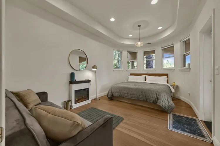 Room_7_2.jpg.webp