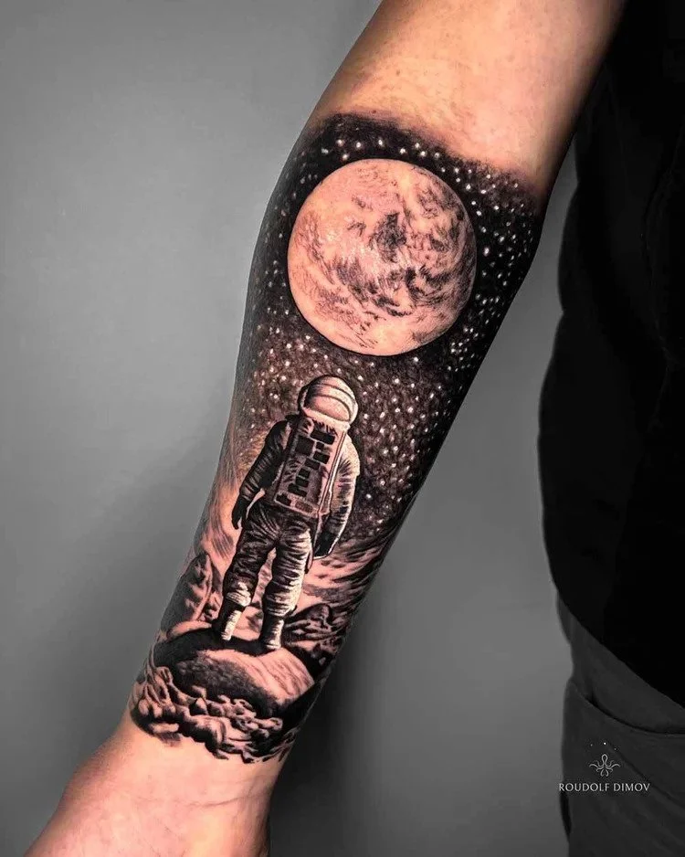 Tips for Connecting Elements of a Black and Grey Sleeve Design