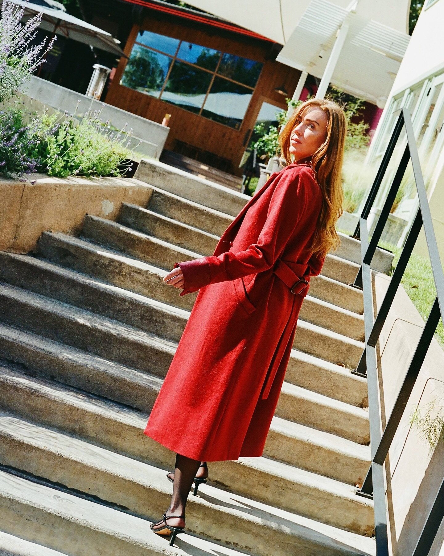 Wearing @studiolakan ❤️ The importance of outerwear! I always encourage my clients to invest in at least one piece of longer length outerwear (even if you are more petite - go for shin length). Longer coats won&rsquo;t cut visually off the silhouette