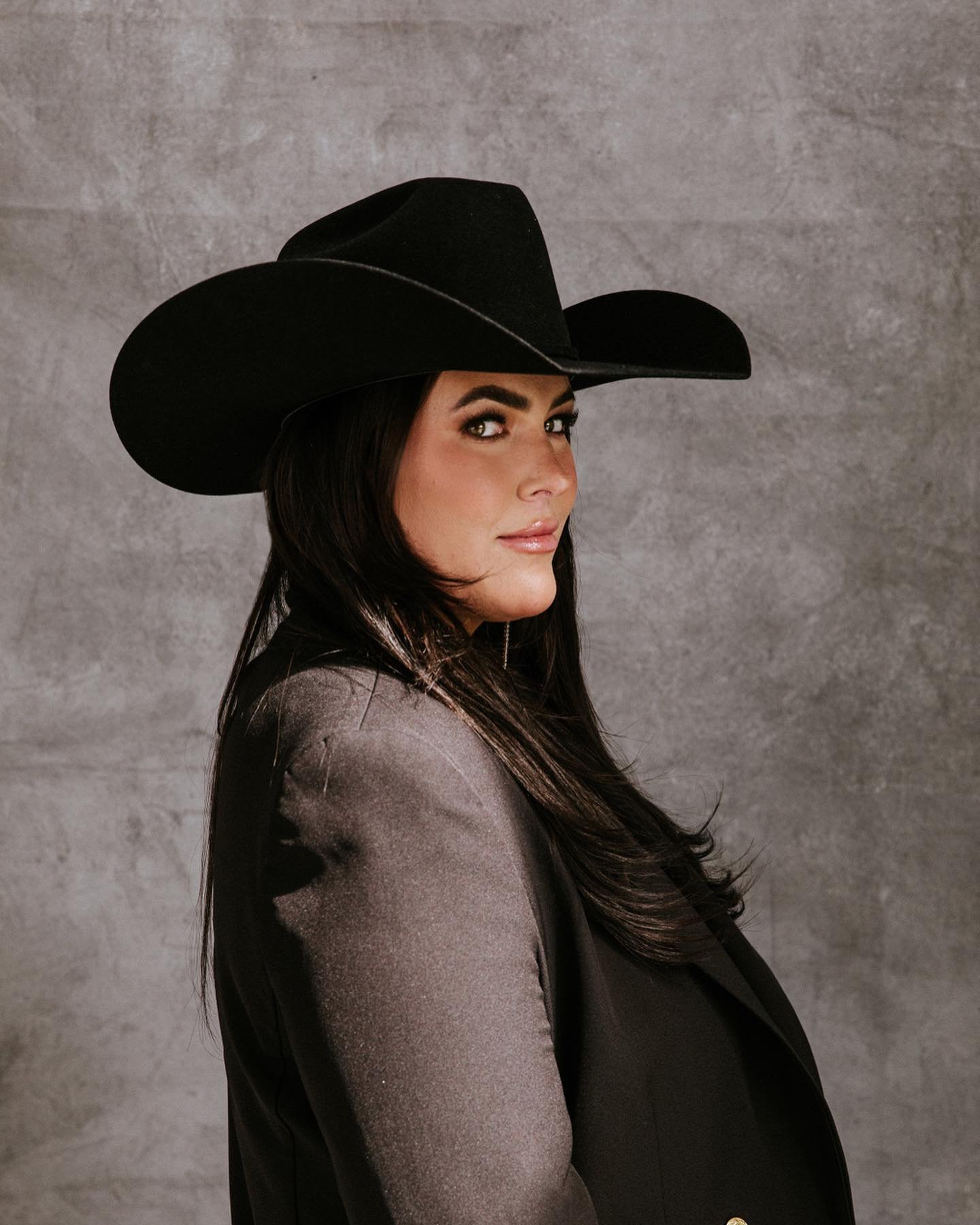 Styling with some western flare by @kaki.gaines for @carolinekraddick @klupodcast 🖤 shot by @kilpat 

Our outfit styling service is perfect for upcoming events, appearances, speaking engagements, travel &amp; more. DM to book!