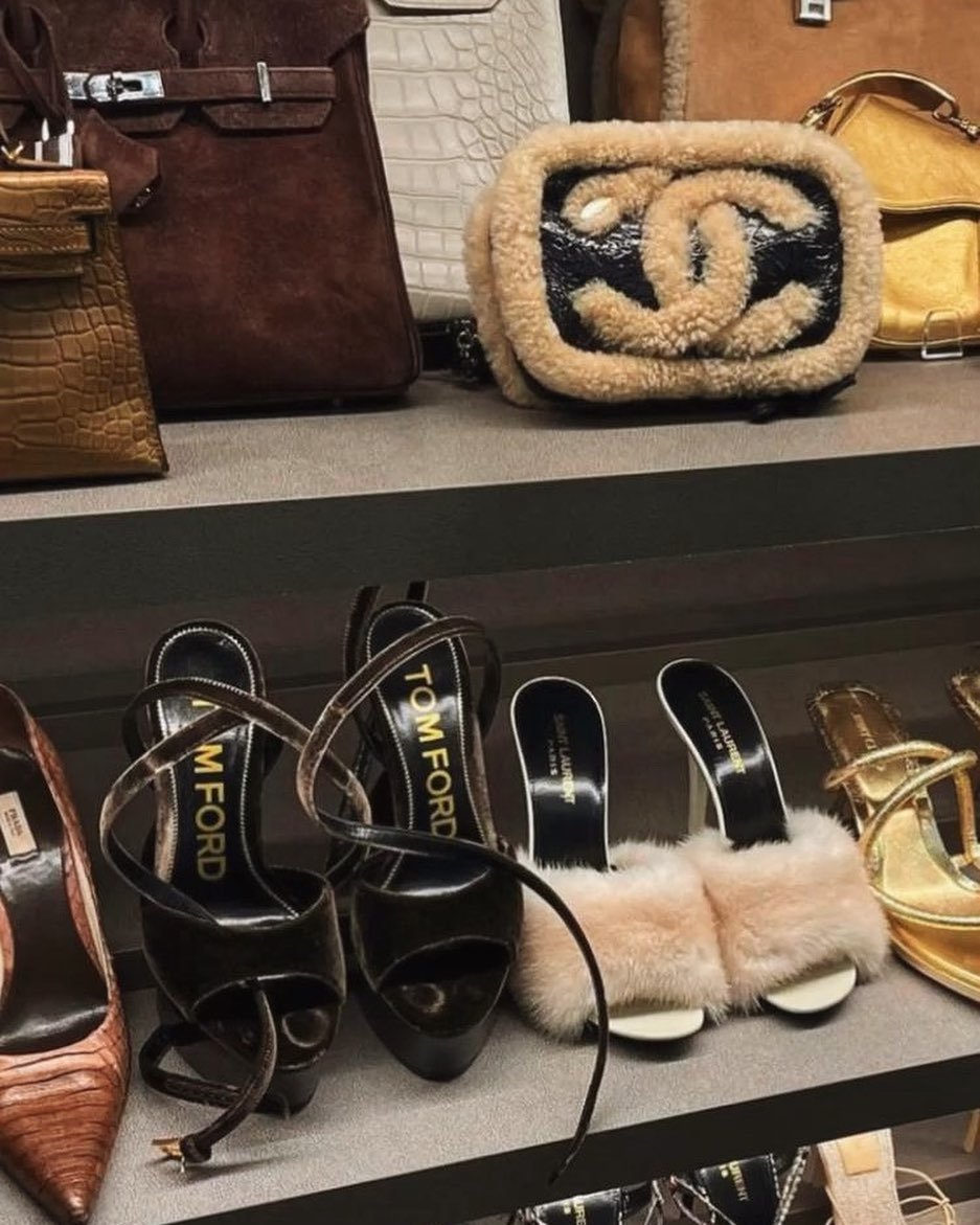Winter wardrobe accessories activated 👝👢 Hire an EDIT/MODE stylist to help get your closet cleaned out and stocked for the winter. DM to book!