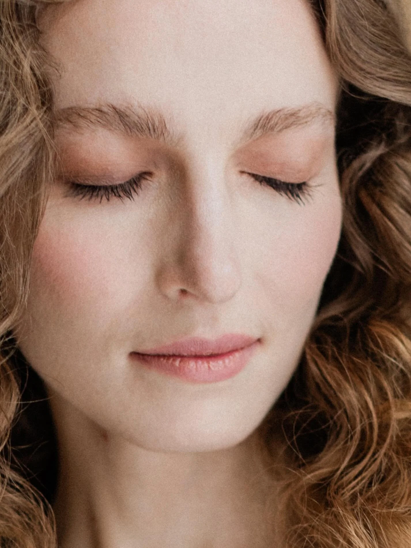 ESME @old_sessions_house.

Makeup and Hair by me @kyliemmakeup.

Key products:

@bysarahlondon Cream Cleanser
@exuvianceuk Gentle Daily Exfoliating Pads
@indeedlabs Hydraluron Moisture Lotion
@amazingcosmetics Amazing Concealer
@merit Flush Balm in B