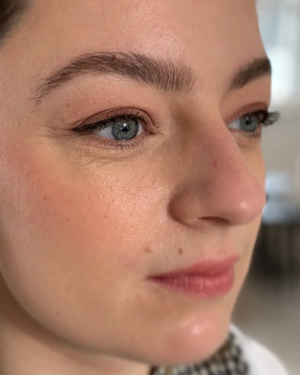 JESS. 2024.

Completely fragrance free Hair and mekup by me @kyliemakeuphair .

#sensitiveskin #allergies #makeupforsensitiveskin #naturalmakeup #eczema