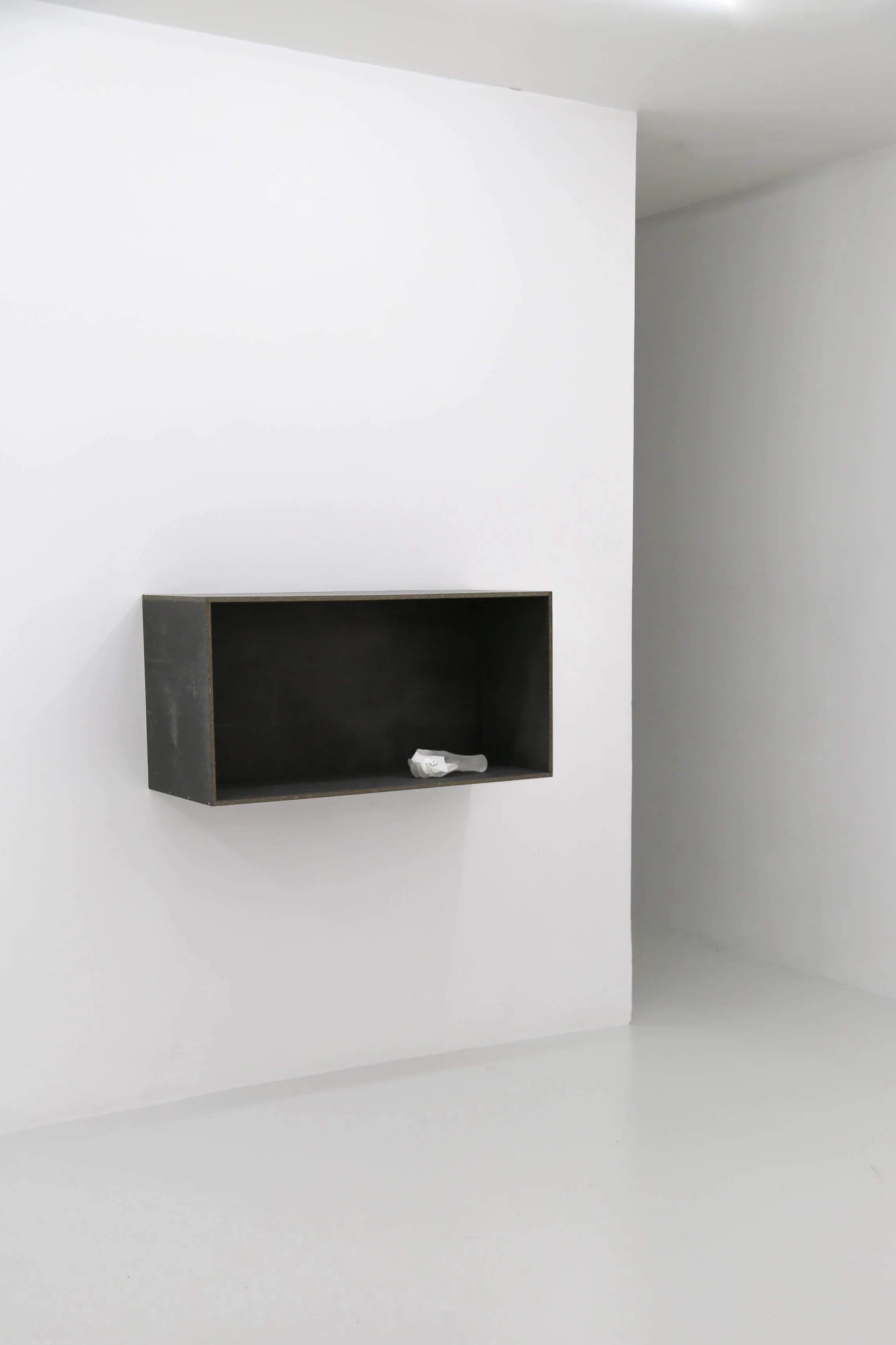 Donner/recevoir
2025
verre et tissu / glass and fabric
23,5 x 7 x 9 cm