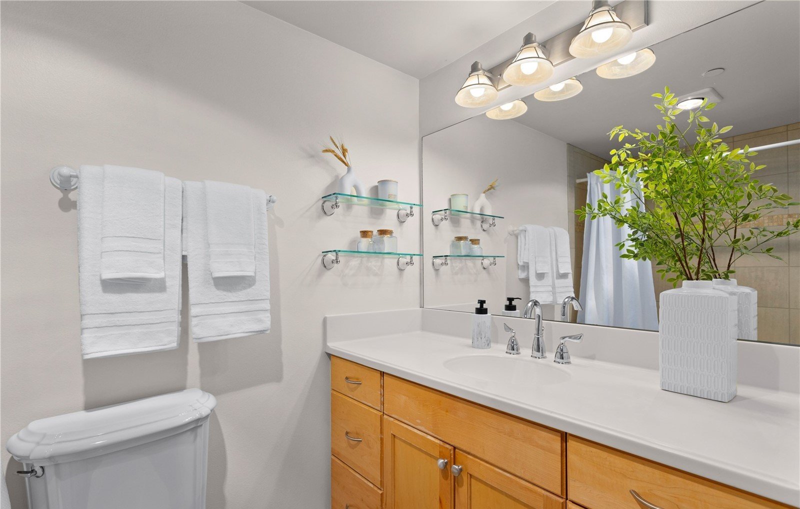 2820 E Madison St Unit #204, Seattle, WA 98112 16.jpg
