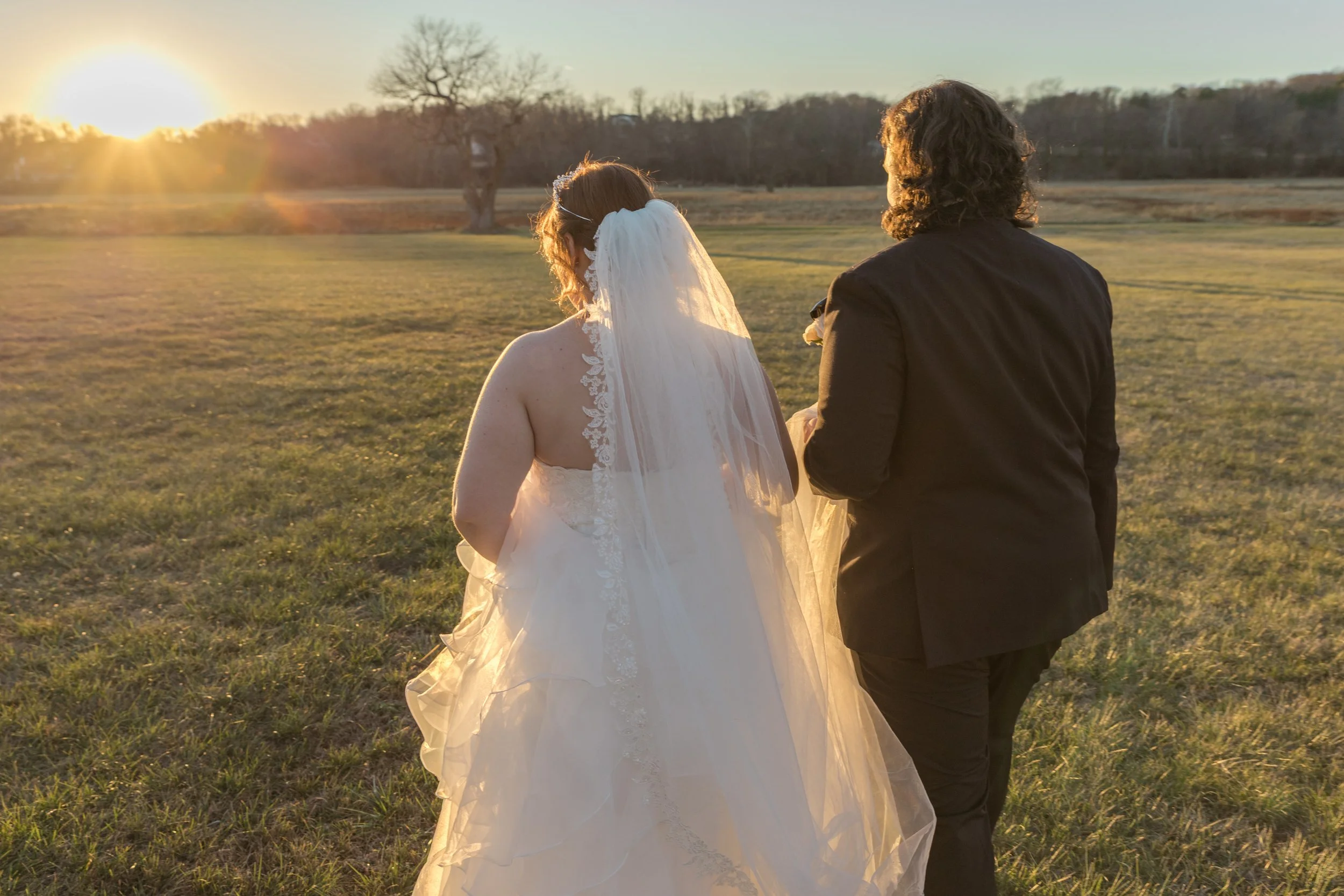 The Ultimate Guide to Planning a Luxury Wedding in Arkansas: Dresses, Florals, and Expert Tips from a Wedding Photographer