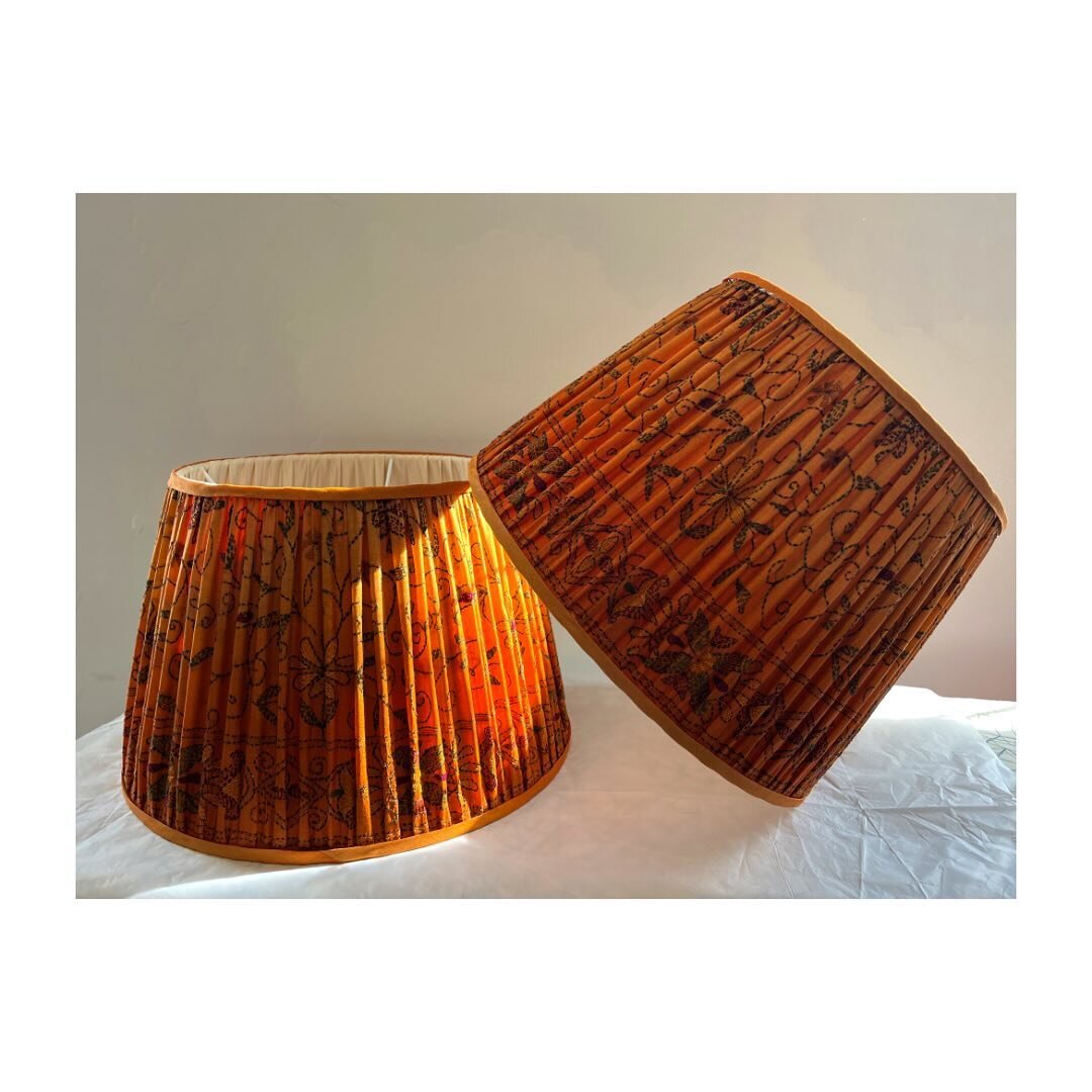 An antique orange sari transformed into gorgeous pair of gathered lampshades 🍊 I loved making them so much that I wanted to keep them for myself!! 
.
#ediecroft #antiquesari #handmadelampshade