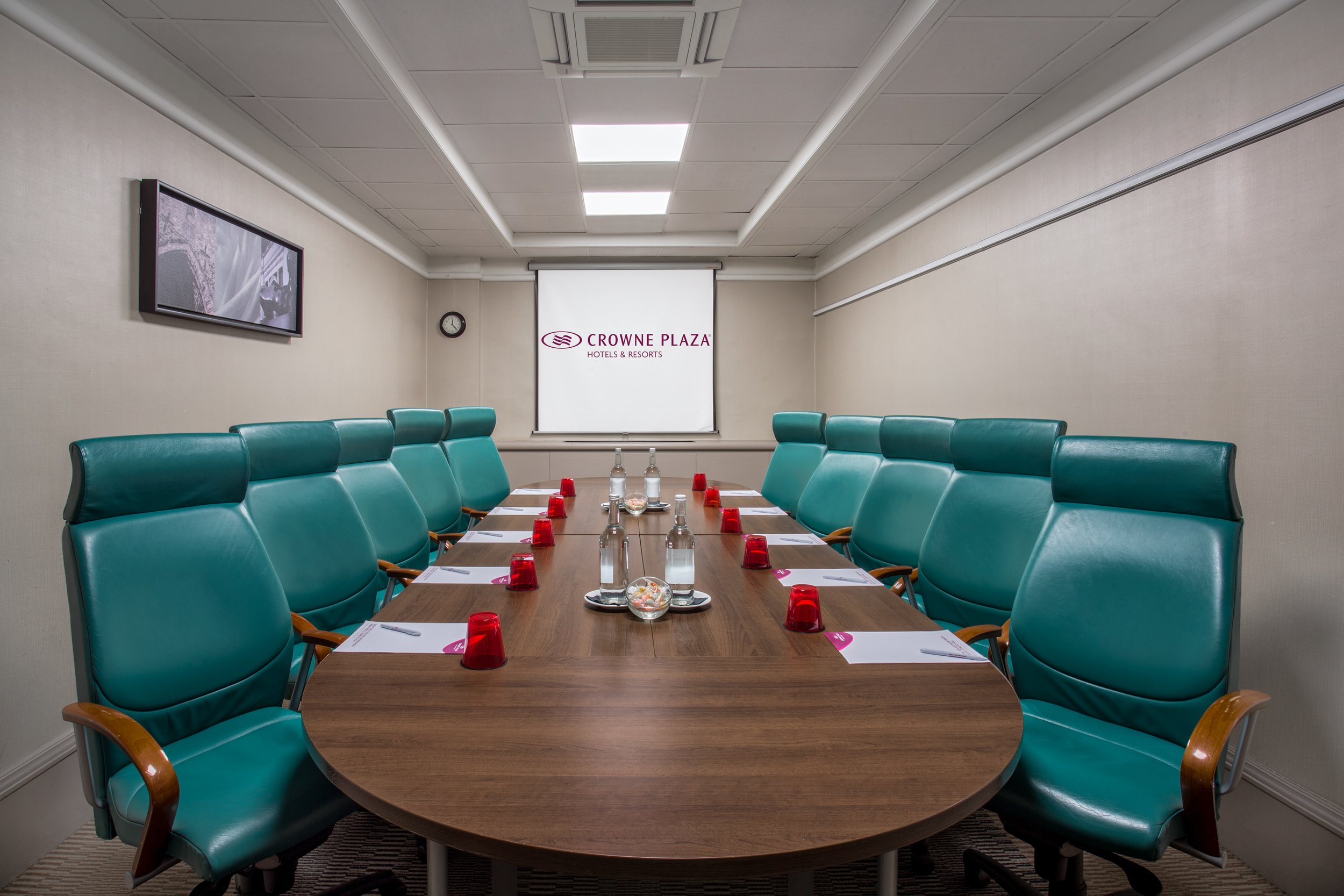kirkstall-room-boardroom-crowne-plaza-leeds-yorkshire.jpg