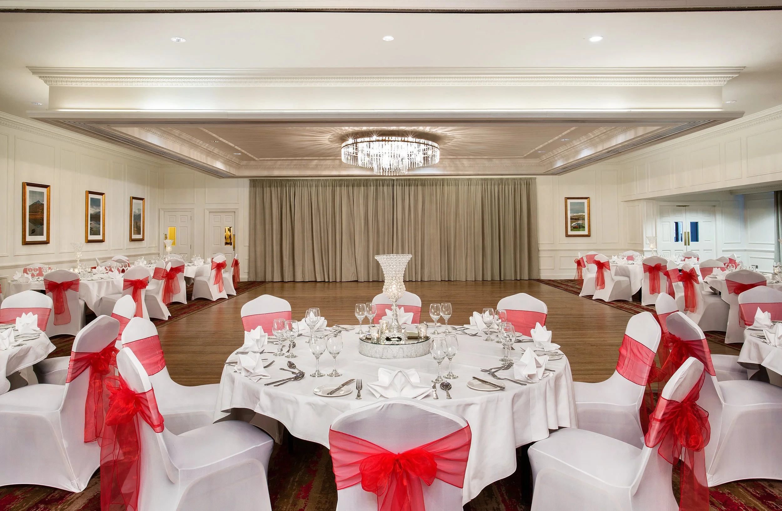 ballroom-wedding-banquet-101-jurys-inn-aberdeen-scotland.jpg