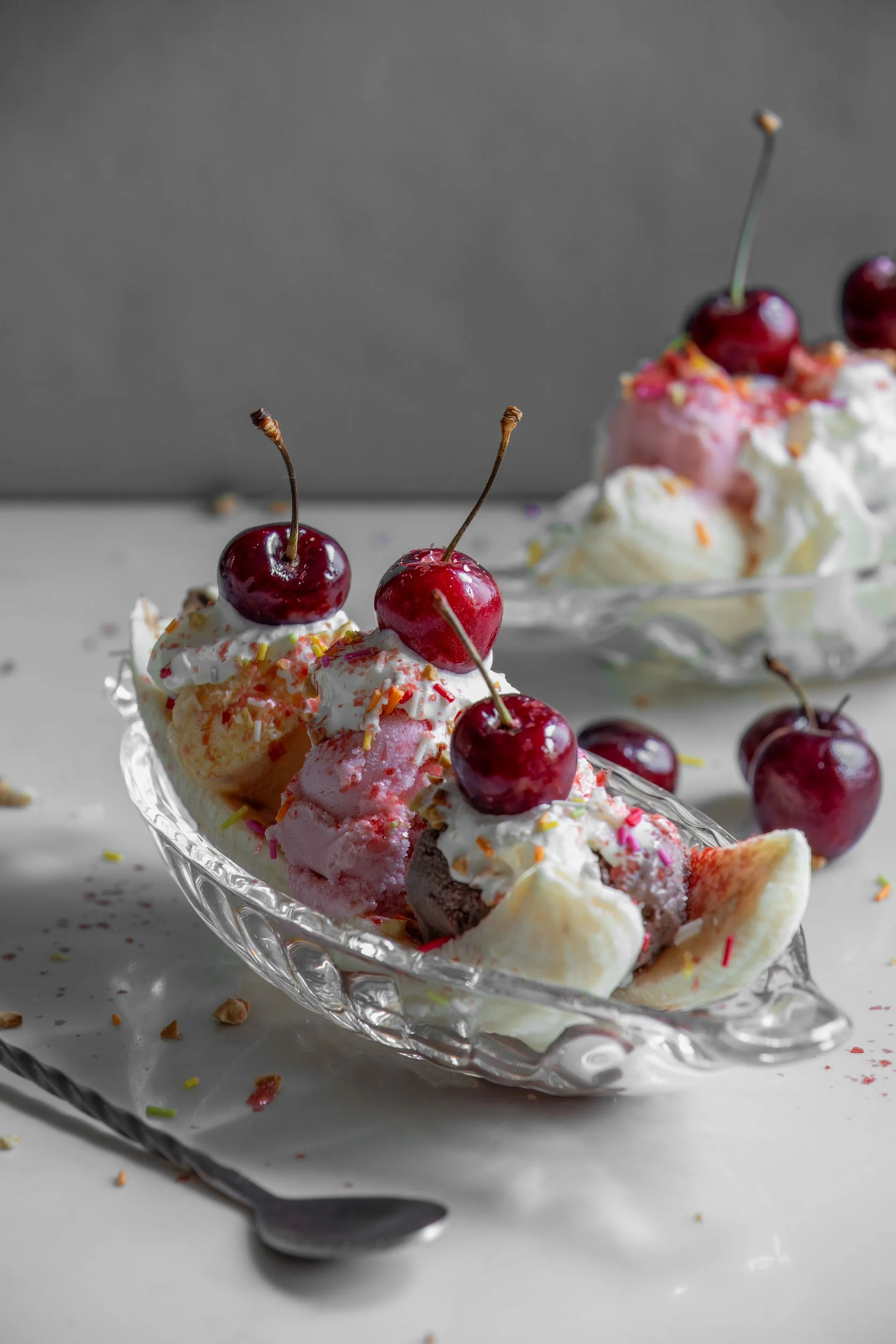 classic-banana-split-with-cherries.jpg