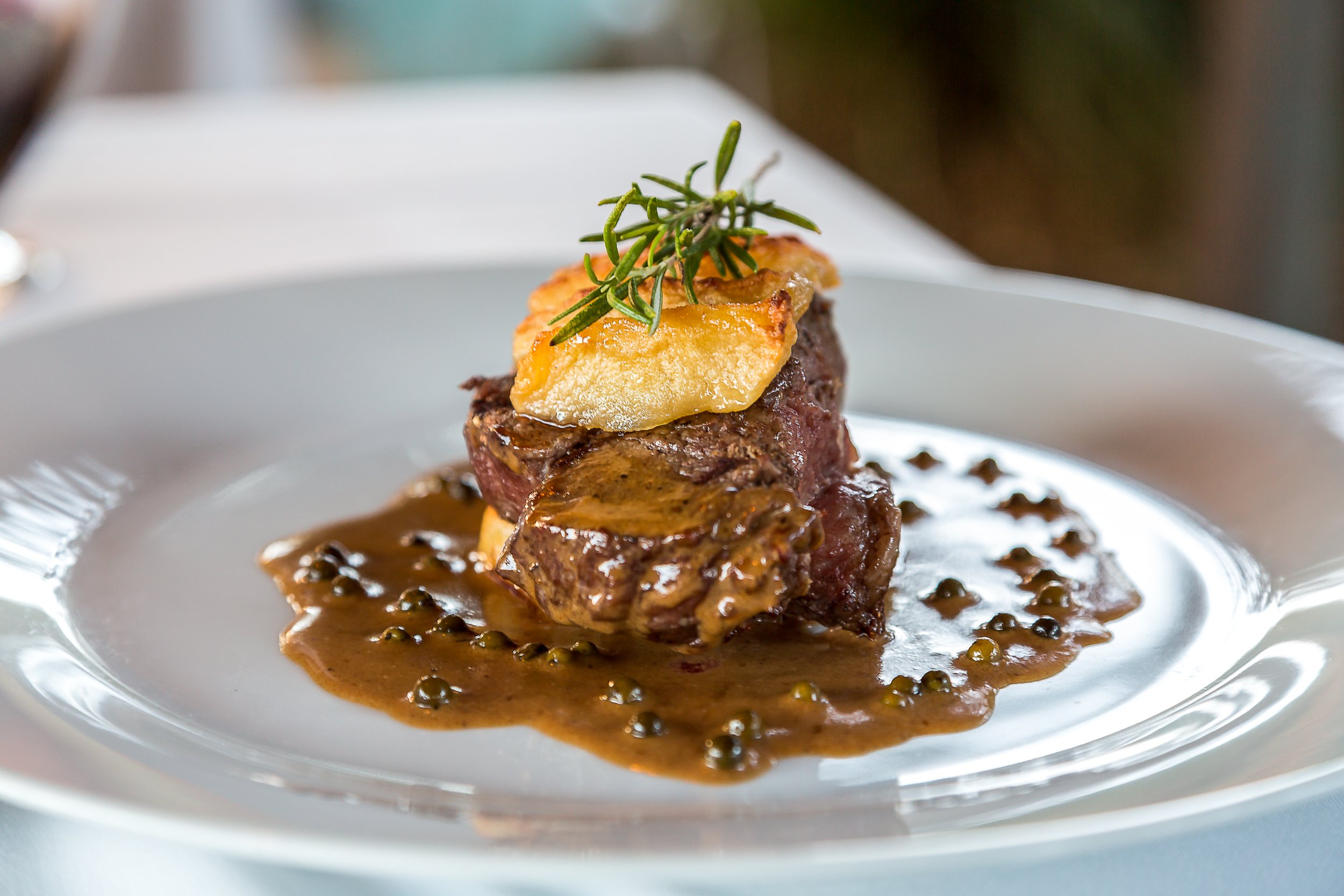 Fillet steak with peppercorn sauce