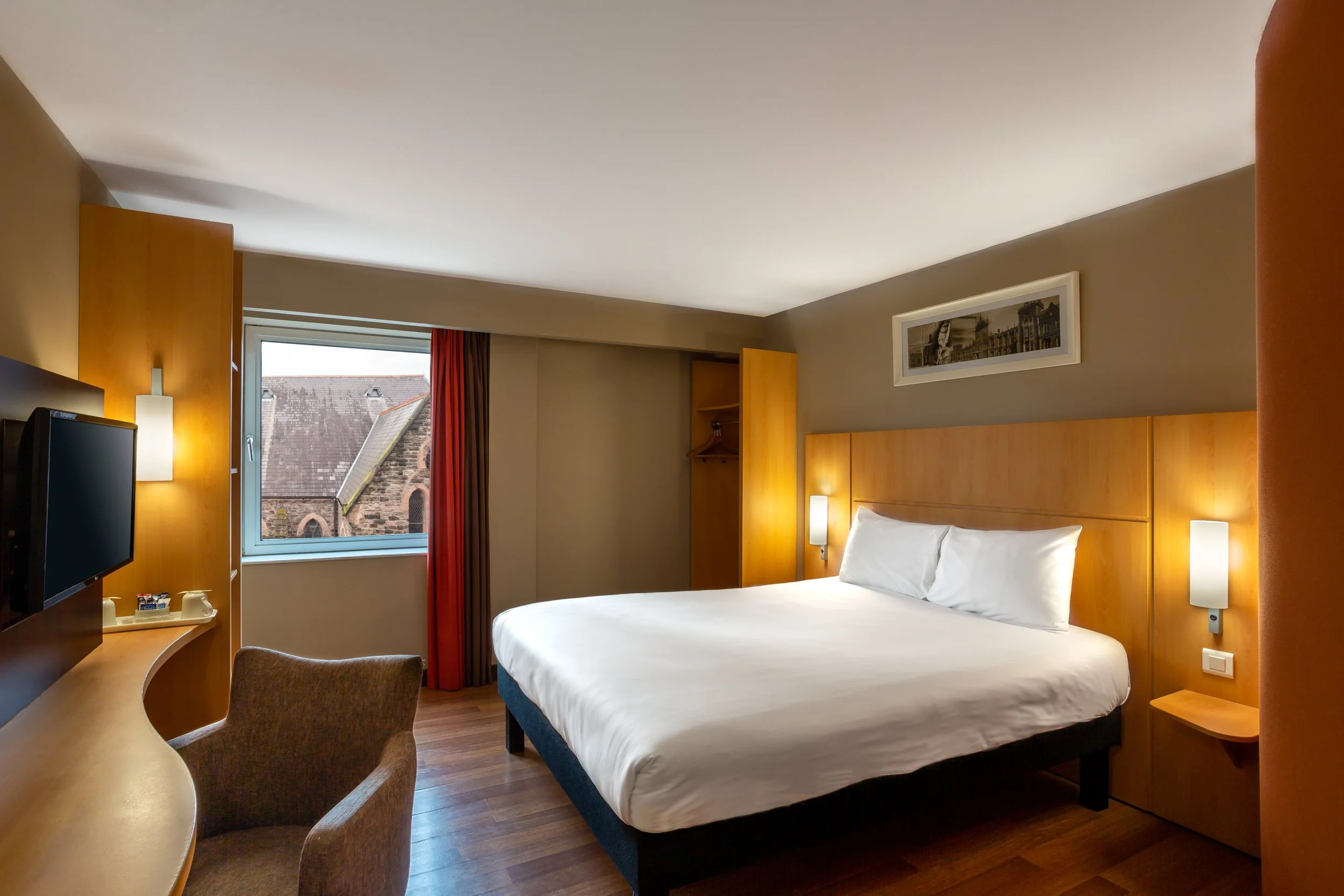 IBIS Hotels Belfast – Accessible Guest Room – Hotel Photography by Sequoia Studios