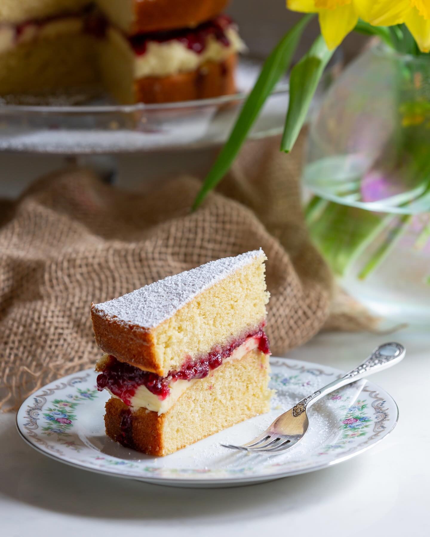 Classic homemade Victoria sponge cake #victoriaspongecake #hospitalityphotography #homebaker #daffodil #haslemerebusiness #classicbaking #restaurants #haslemere #surrey #finedining #privatedining #food #hindhead #surreyhills #southdowns #petersfield 