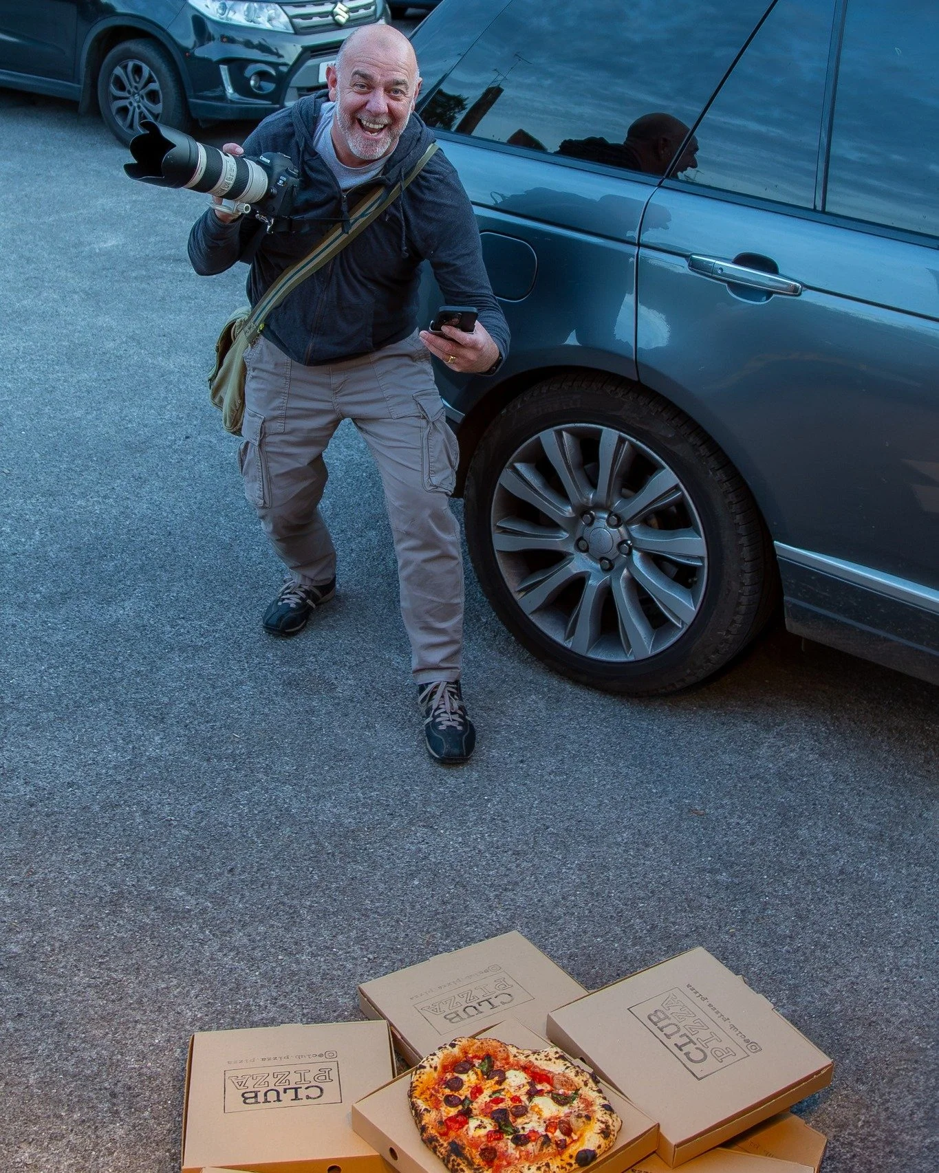 🍕 October = National Pizza Month!

Here&rsquo;s me behind the lens last night at @club.pizza.pizza, a local pizza van which was located at @thecrosswaysinnchurt, dodging the heat of the oven, balancing camera gear and fighting the urge to eat the su