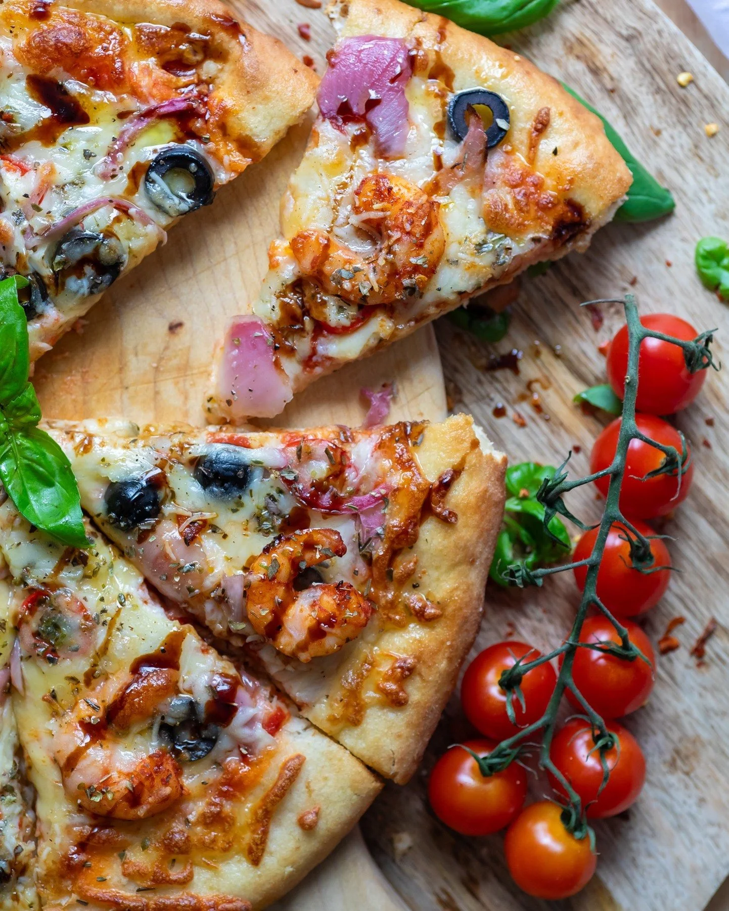 🍕+🍺 = ❤️

Today is (was!) Happy International Beer &amp; Pizza Day! 

The ultimate duo that never disappoints! Ffrothy, golden goodness and a slice of cheesy perfection.

Running a pub, bar or restaurant? Let us make your food and drink look as del
