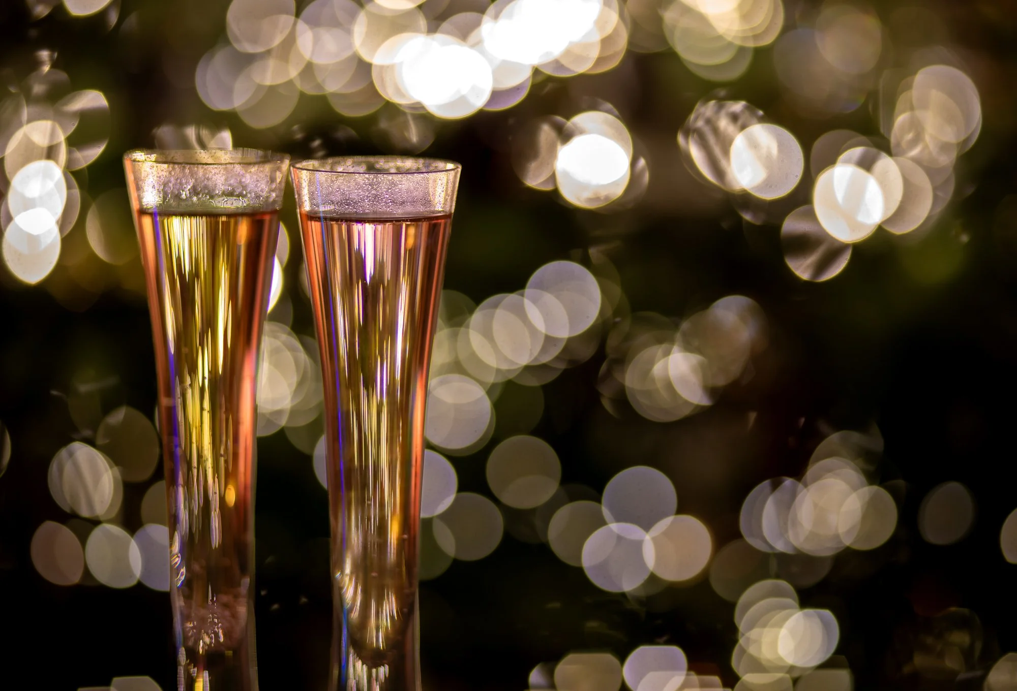champagne-flutes-bokeh_drink-photographer-surrey.jpg