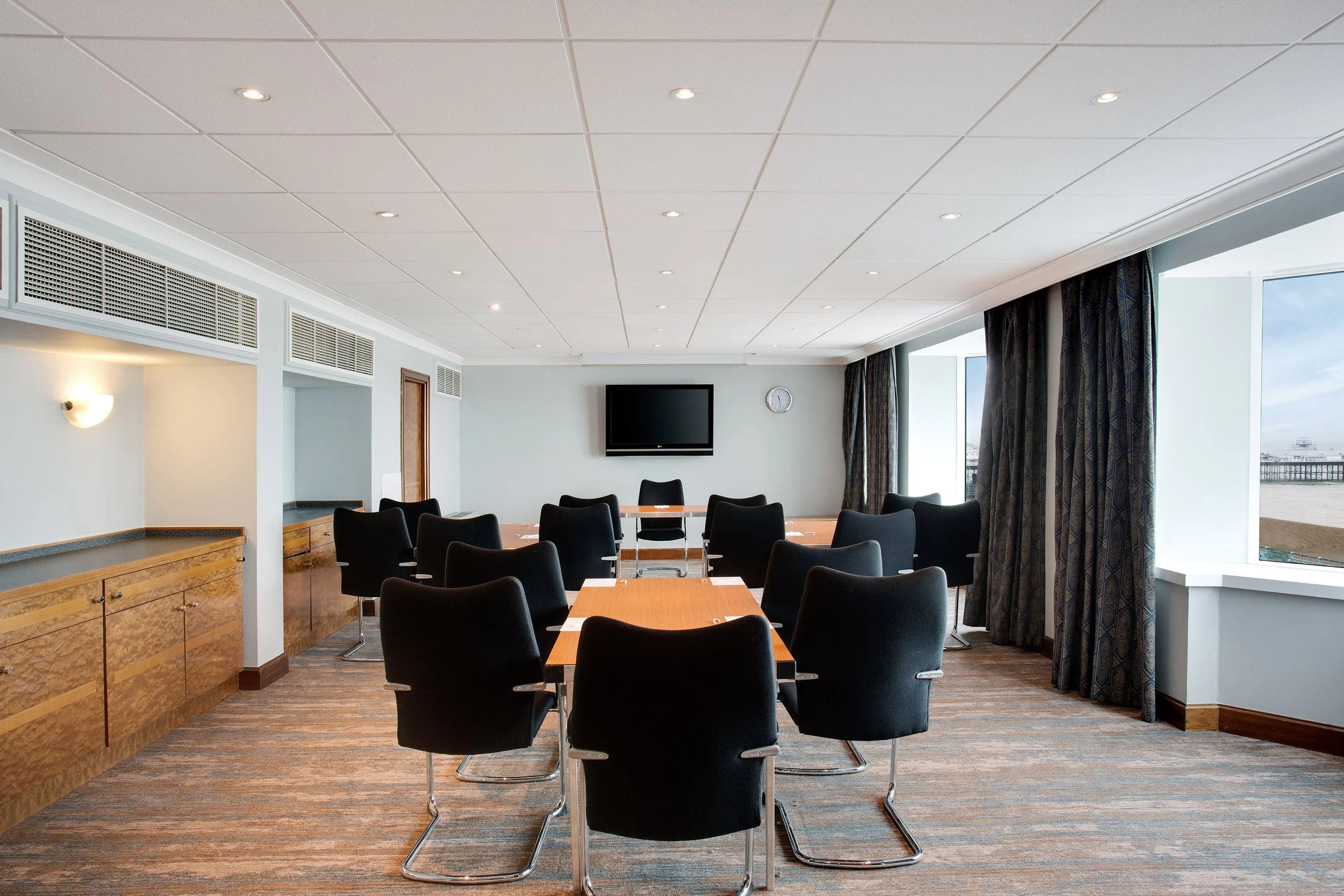 tennyson-classroom-jurys-inn-brighton-sussex.jpg