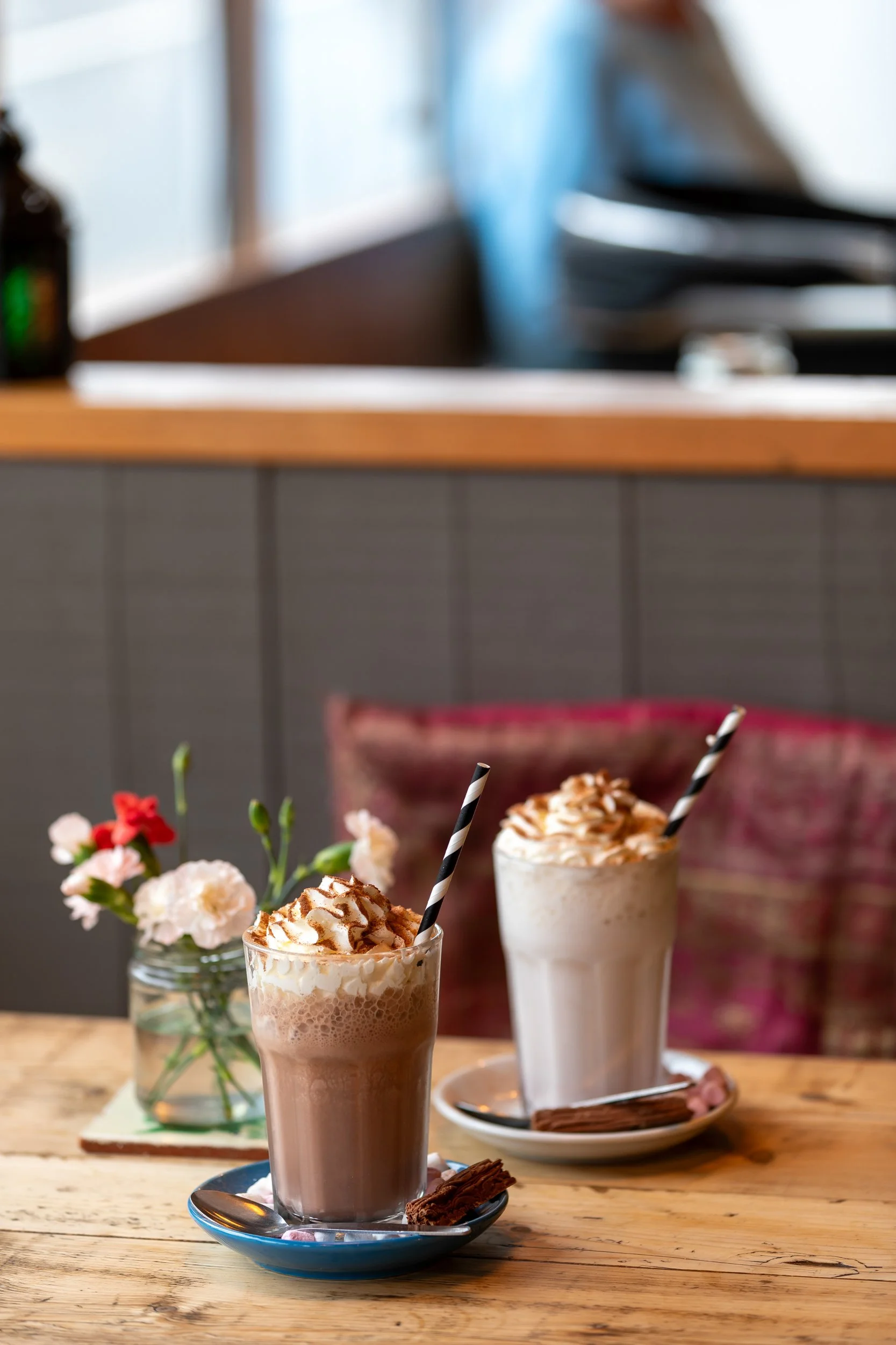 lions-den-cafe-haslemere_milkshake-served-13_drink-photographer-west-sussex.jpg