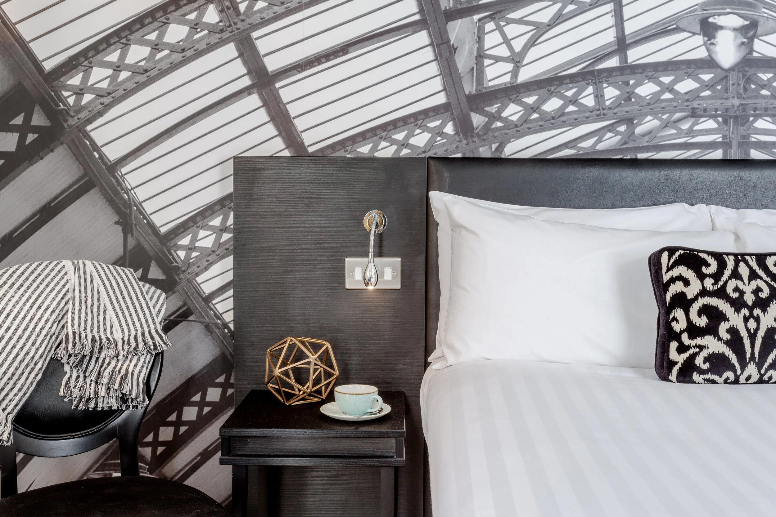 superior-corner-bedroom-close-crop-hotel-indigo-newcastle.jpg