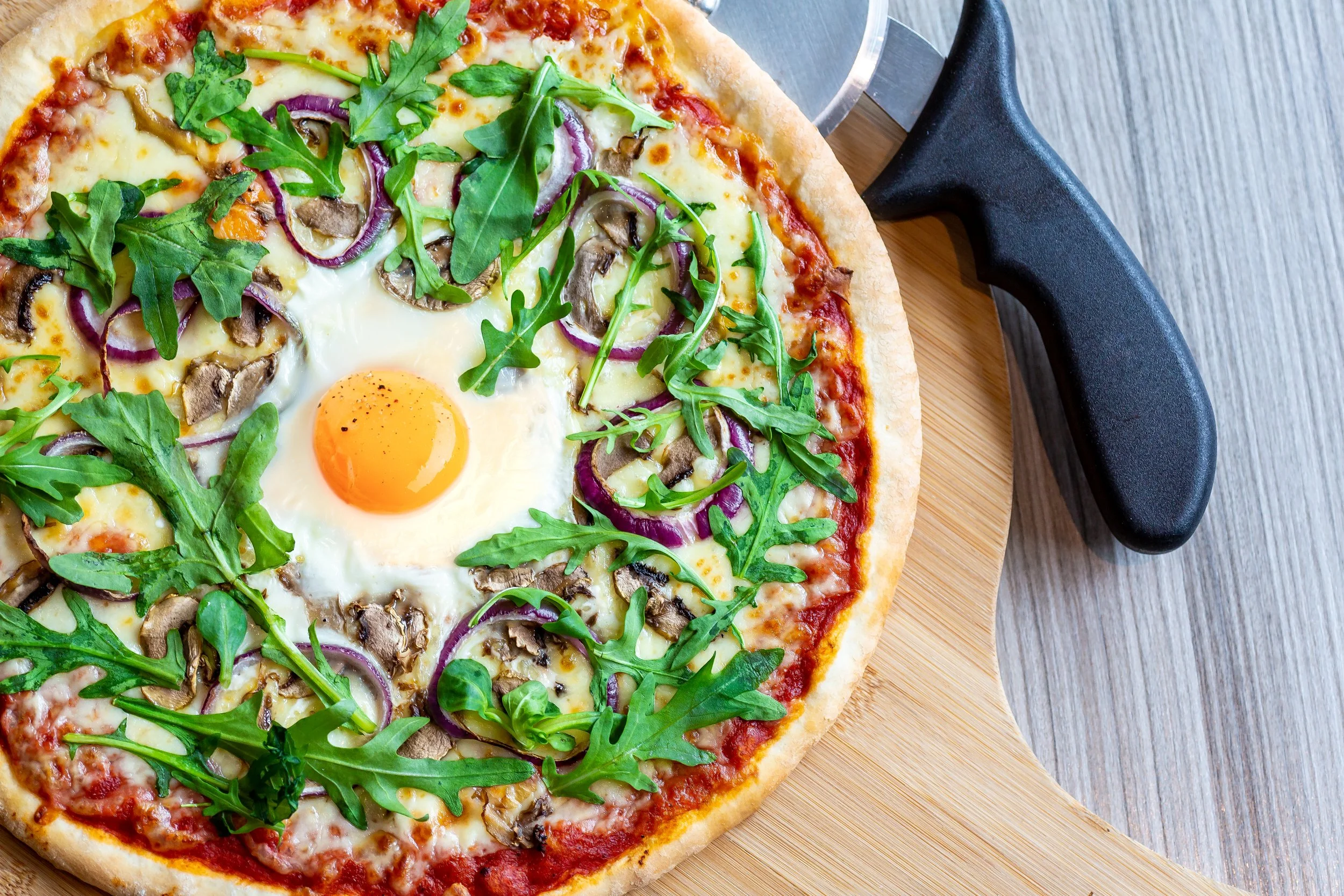 IBIS Hotels Belfast – flat lay of pizza with an egg   – Hotel Photography by Sequoia Studios