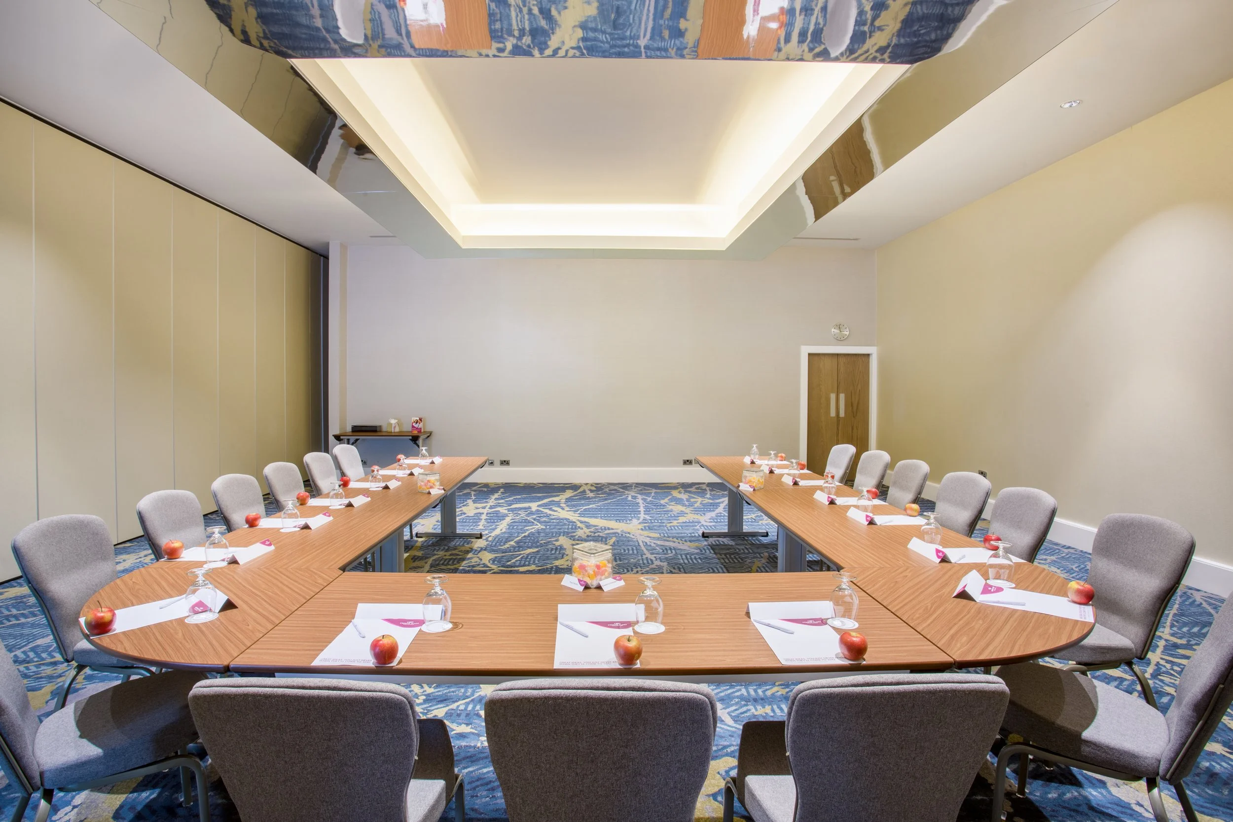 gerrards-suite-room-3-u-shaped-crowne-plaza-gerrards-cross-buckinghamshire.jpg