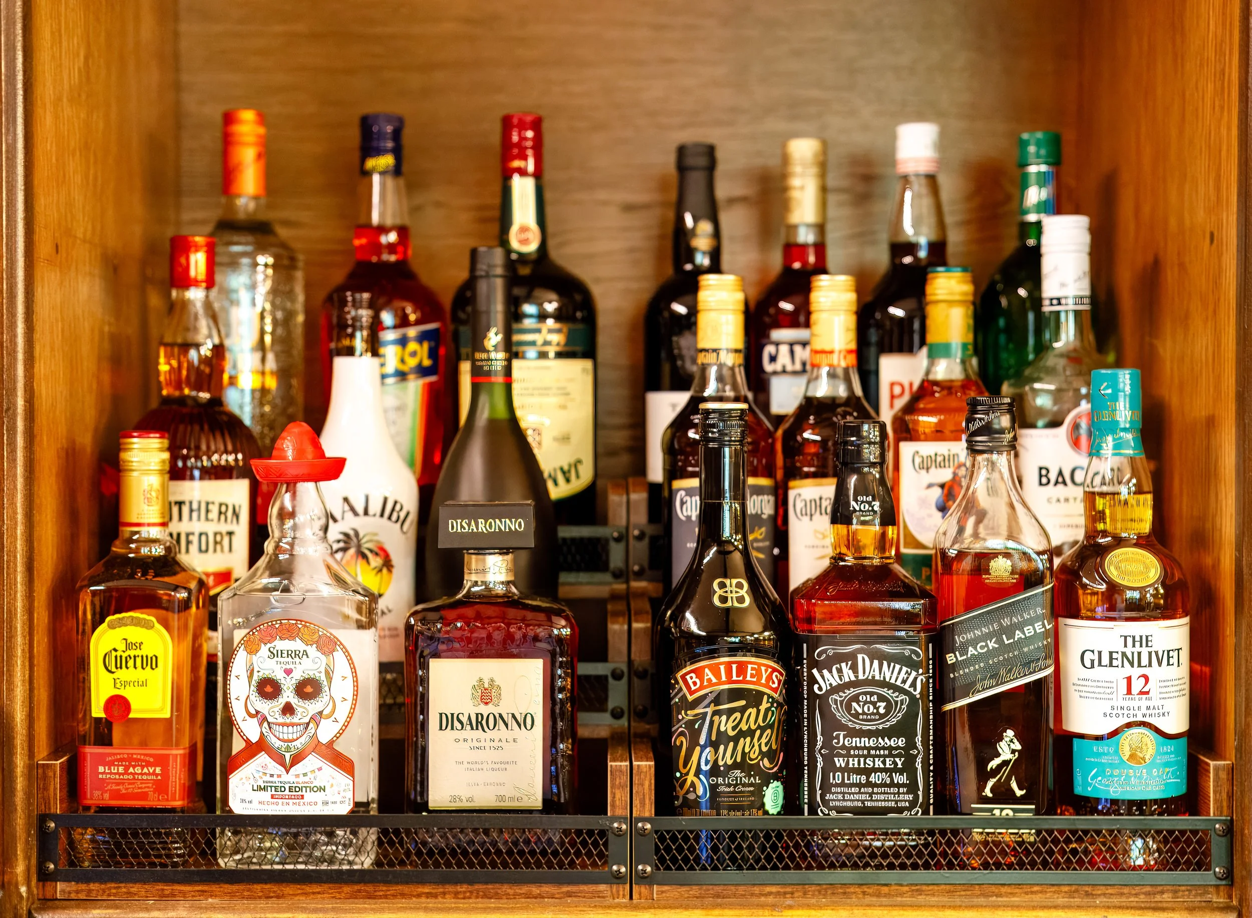 pub-spirit-selection_wheatsheaf-inn-grayswood_surrey-drink-photography.jpg
