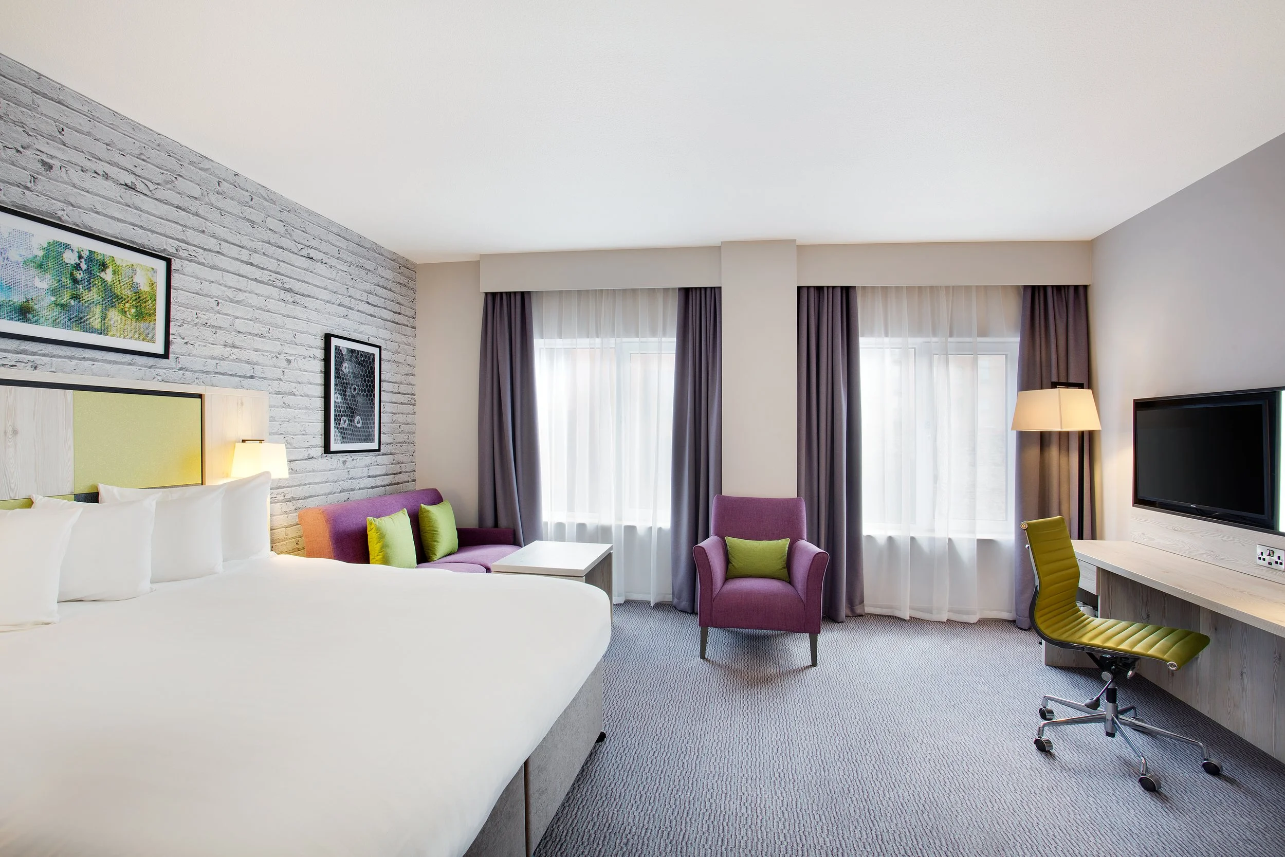 standard-guest-bedroom-jurys-inn-manchester.jpg