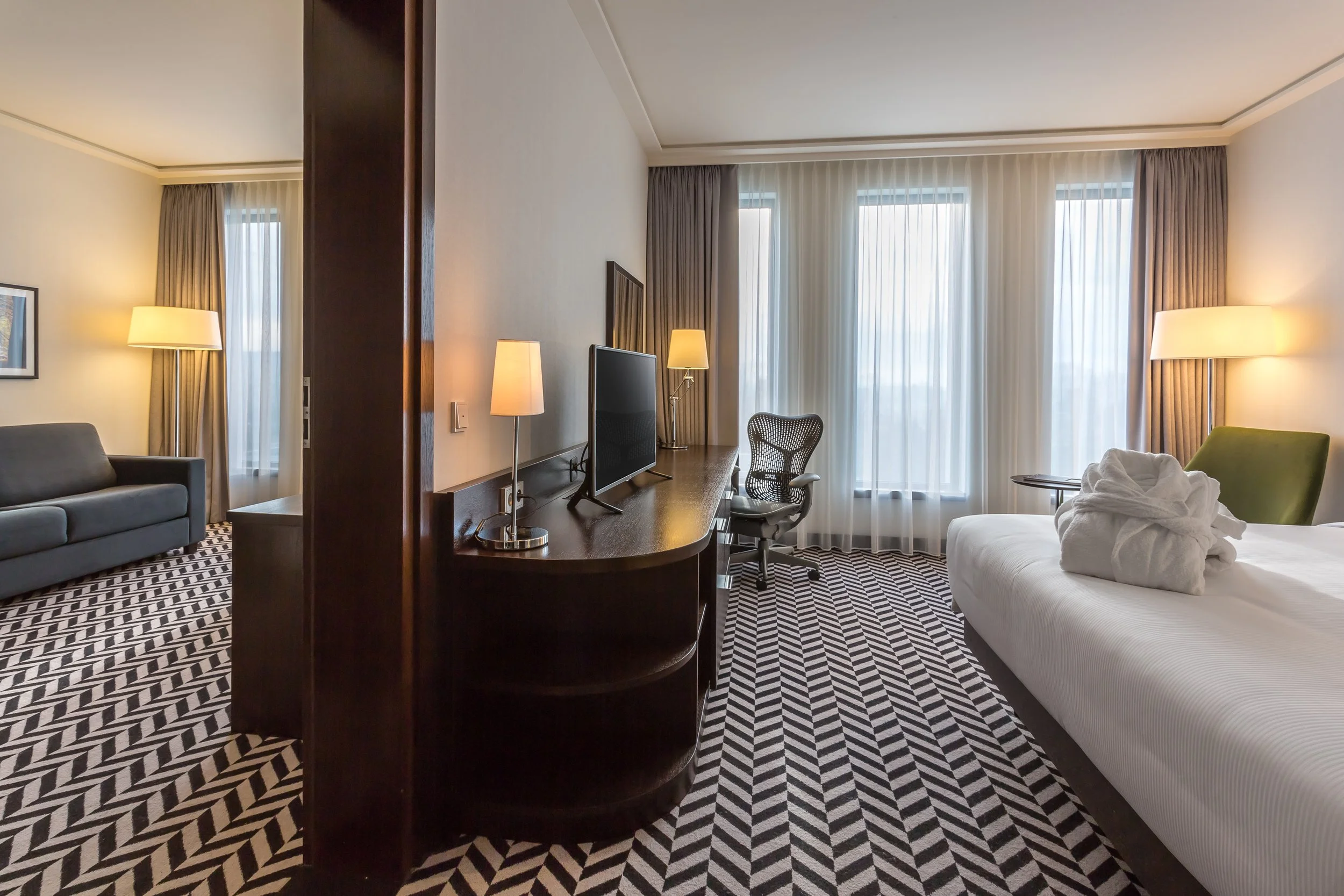 guest-suite-split-view-hilton-garden-inn-krakov-poland.jpg