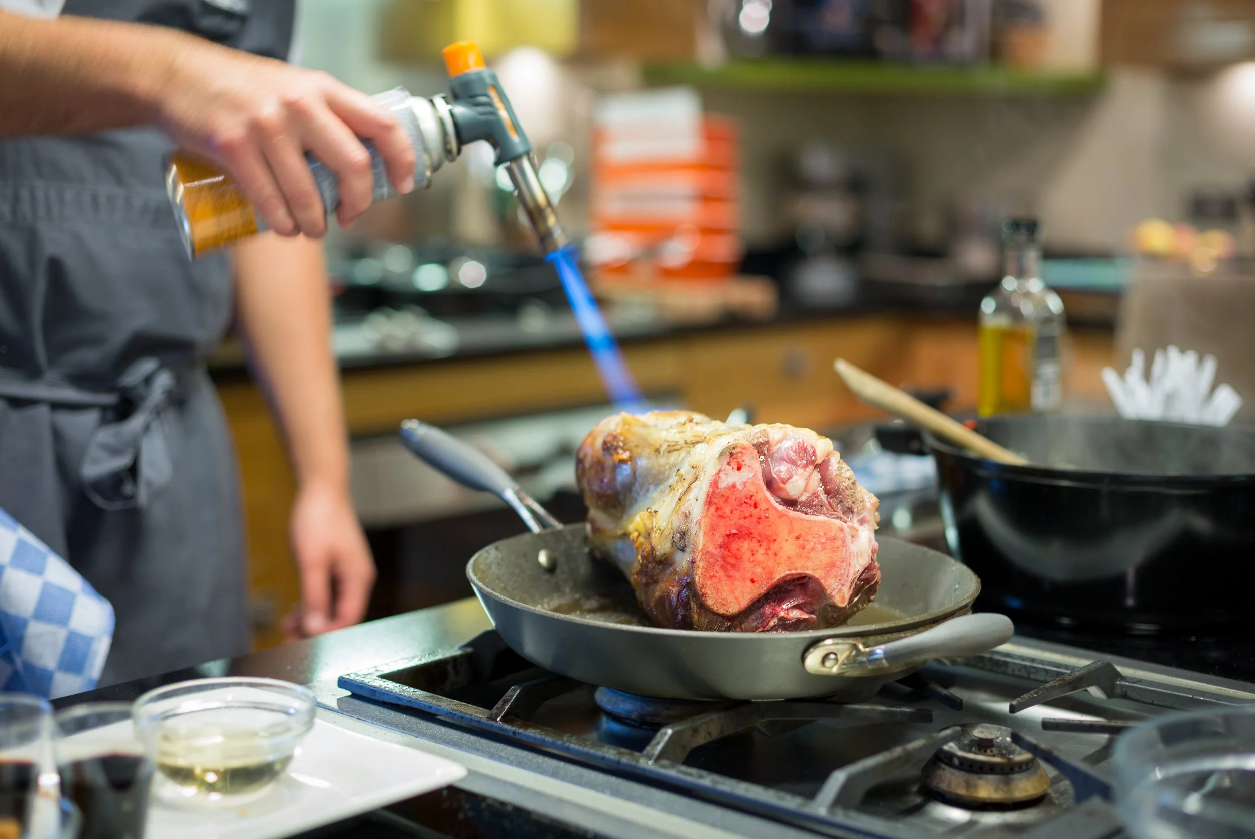 cookery-school-chef-beef-shin-blow-torch-manoir-aux-quat-saison.jpg