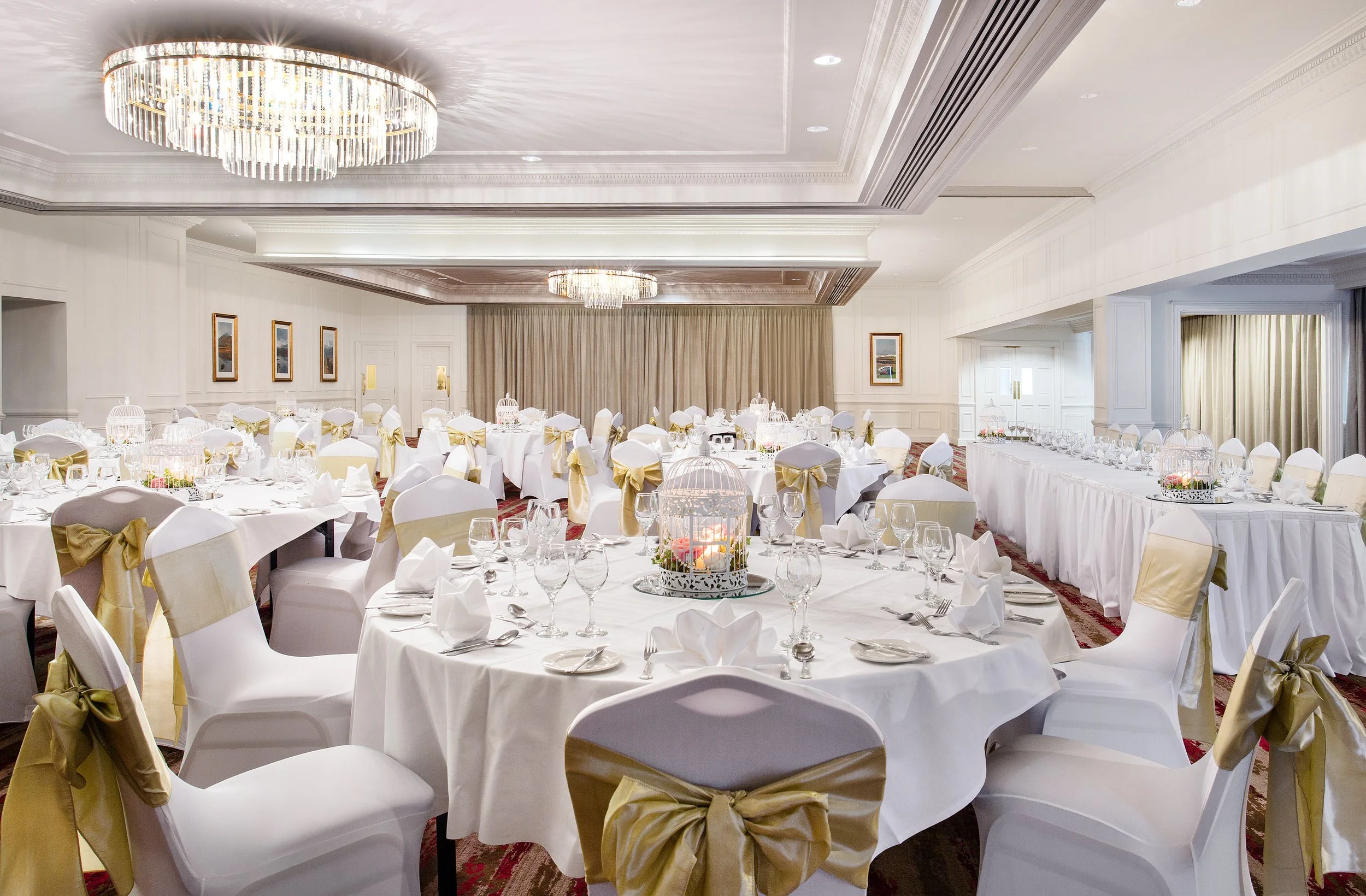 ballroom-wedding-wide-161-jurys-inn-aberdeen-scotland.jpg
