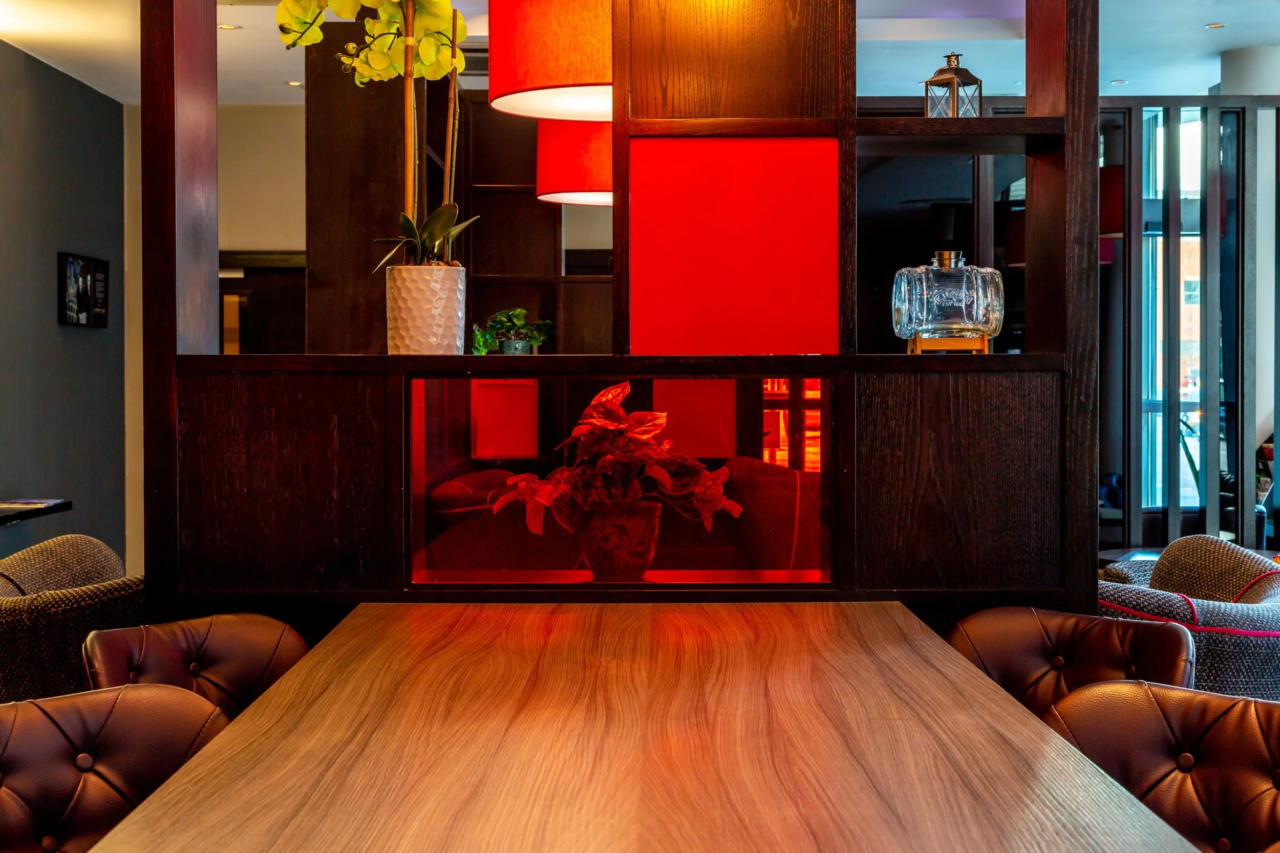 IBIS Hotels Belfast – lobby area table seating – Hotel Photography by Sequoia Studios