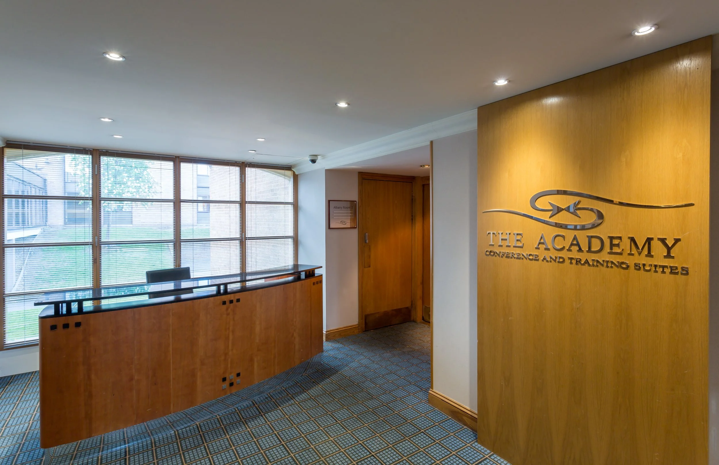 academy-reception-02_holiday-inn-cambridge_hotel-photographer-surrey.jpg