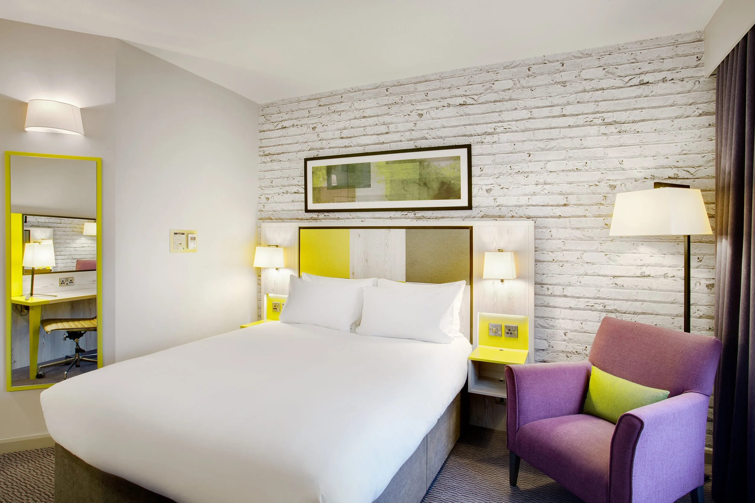 guest-bedroom-angle-2-jurys-inn-manchester.jpg