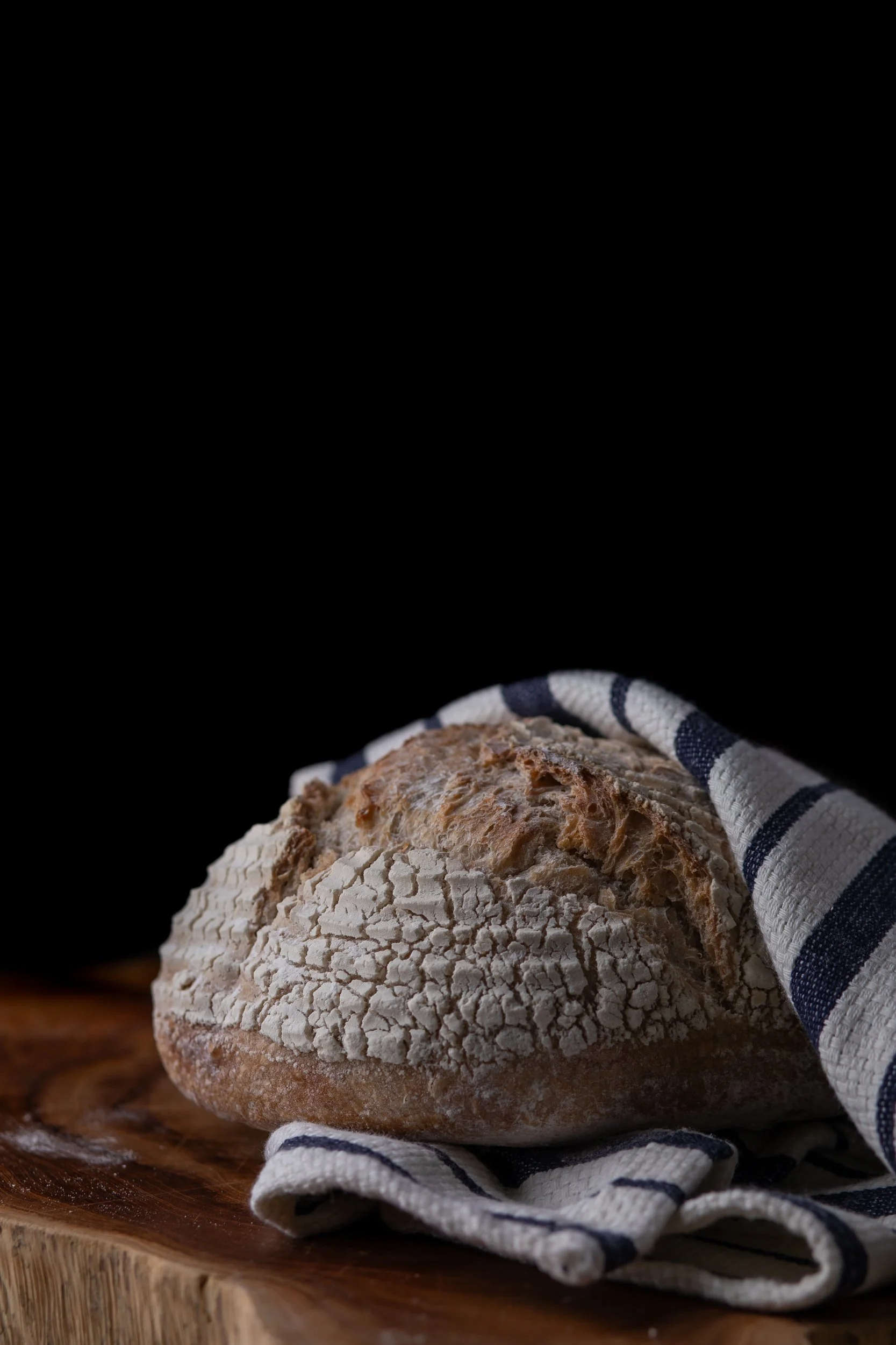 freshly-baked-bread_rising-sun-milland_dining-room_hampshire_fine-art-food-photographer.jpg