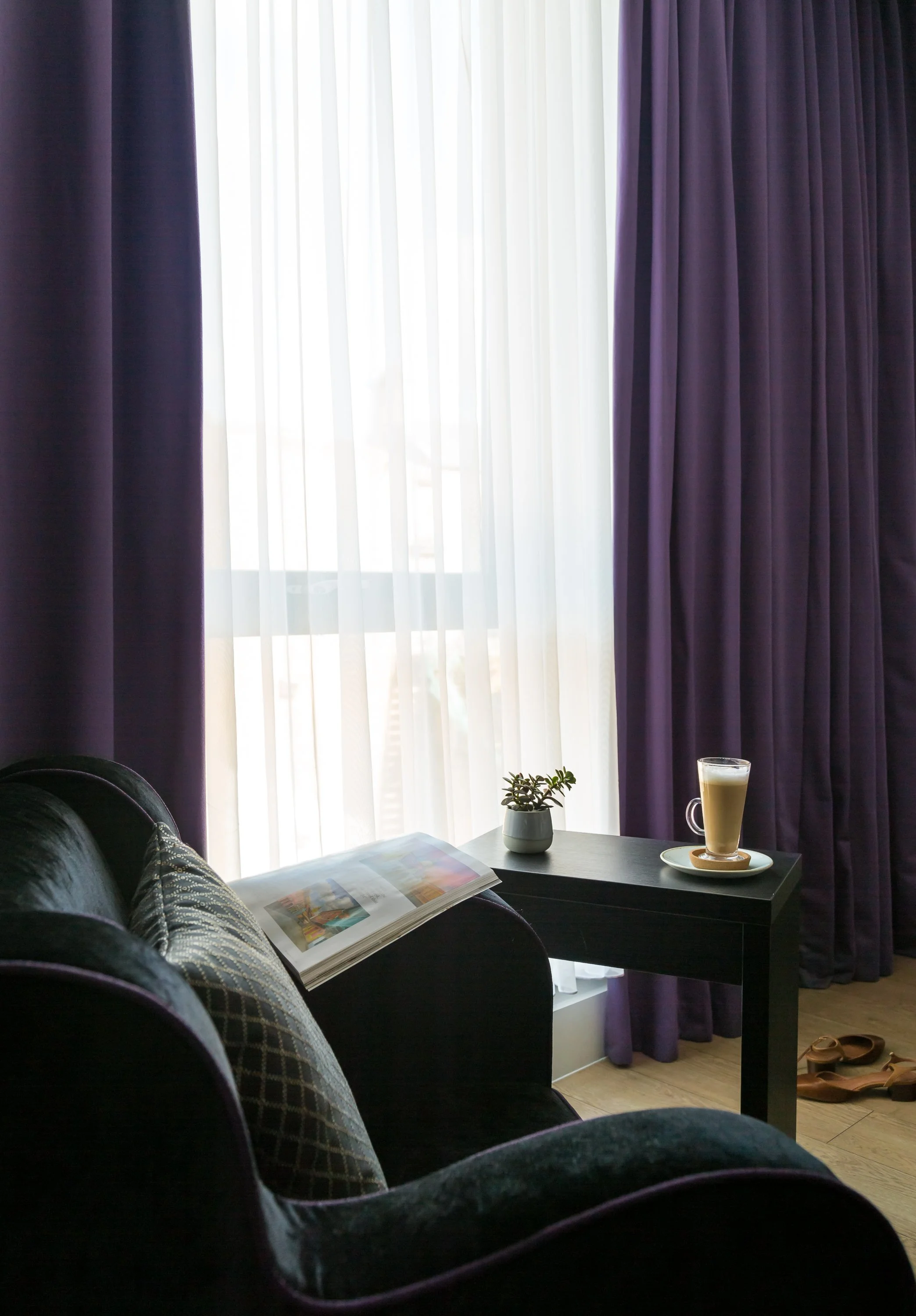 room-service-guest-bedroom-hotel-indigo-newcastle.jpg