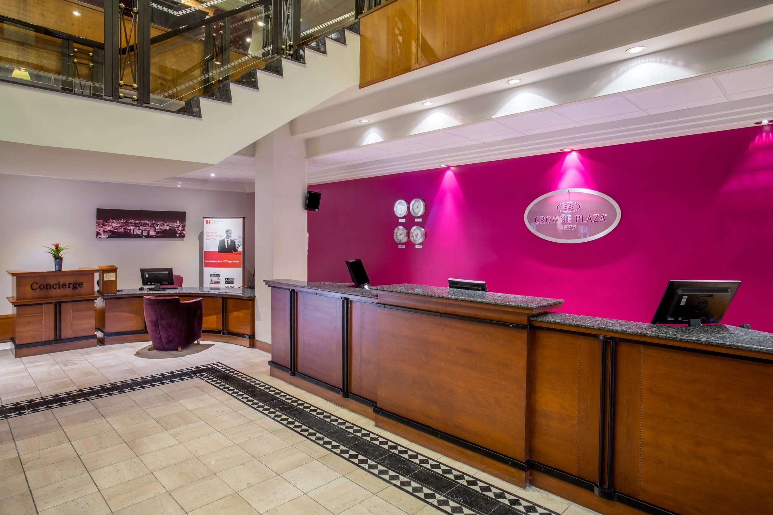 front-desk_crowne-plaza-leeds_hotel-photographer-yorkshire.jpg