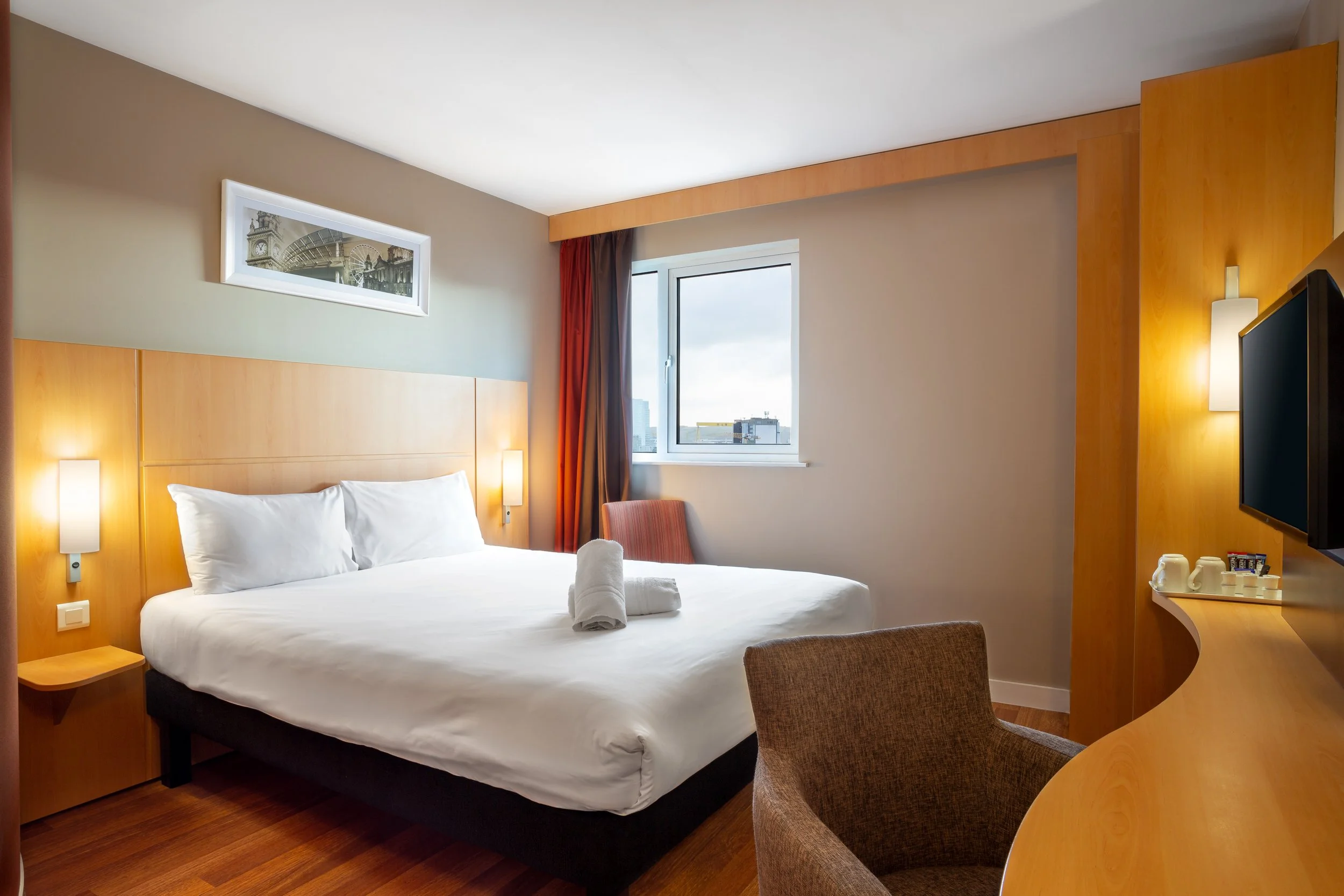 IBIS Hotels Belfast – Guest King Size Bedroom – Hotel Photography by Sequoia Studios