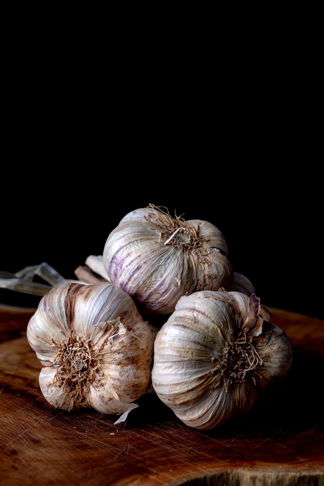 French garlic on wooden board at The Rising Sun, Milland. Fine art photography by Sequoia Studios