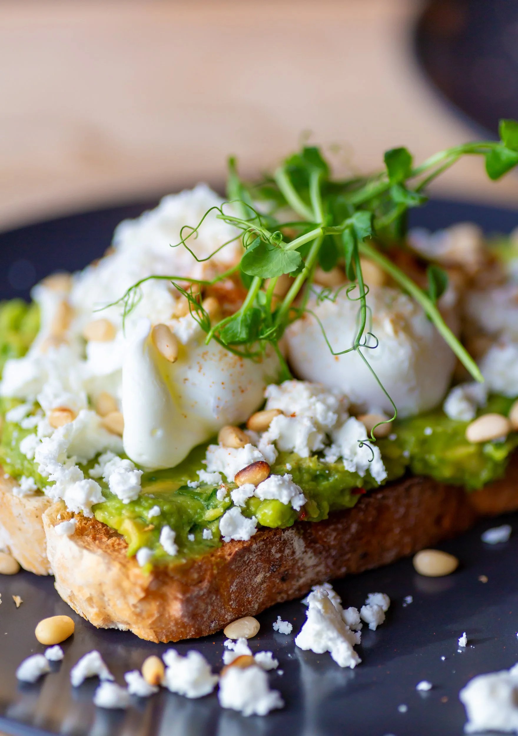 Crushed avocado & poached eggs – The Lion's Den Café, Haslemere, Surrey – Food Photography by Sequoia Studios
