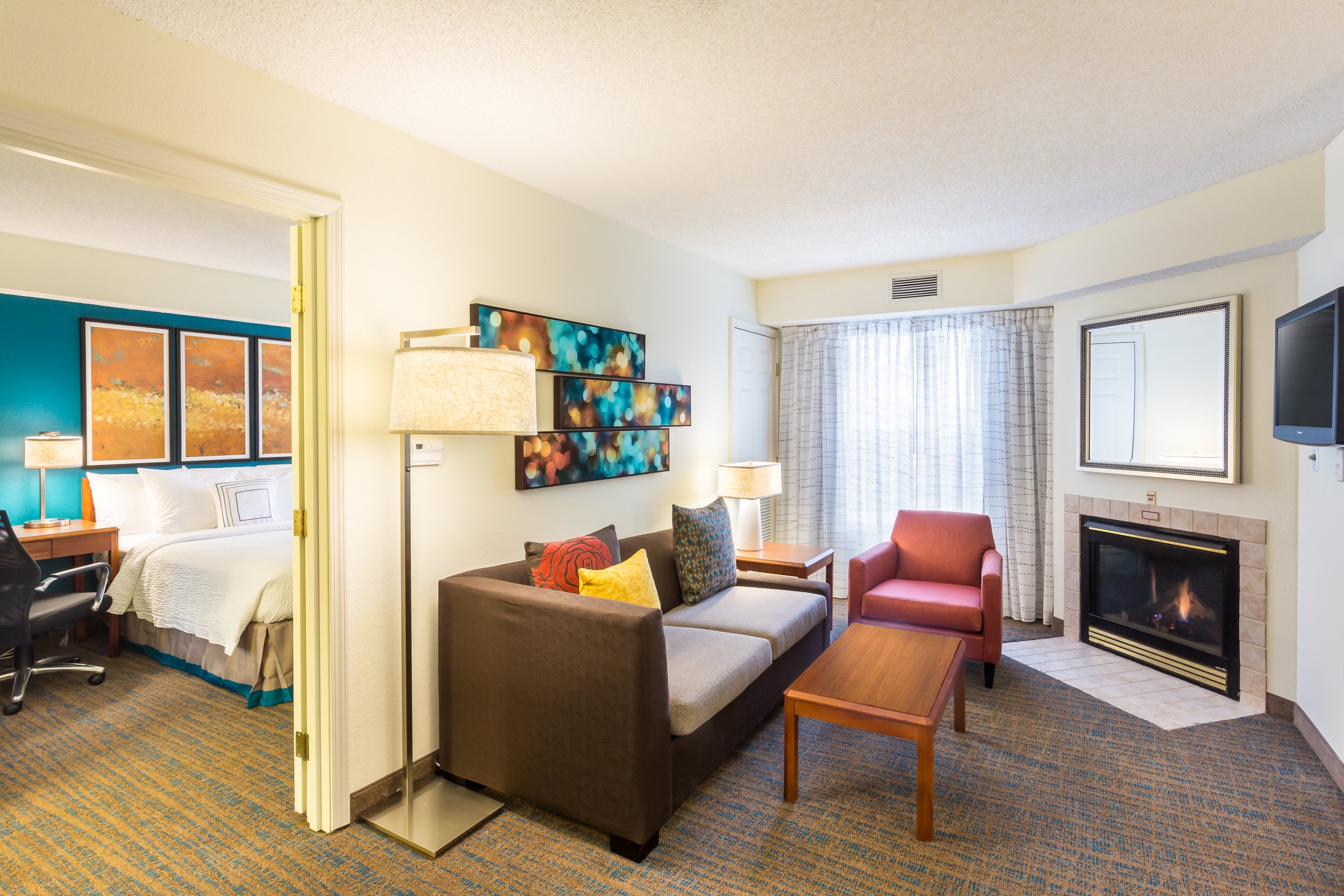 guest-suite-2-bedroom-living-room-residence-inn_rocky-hill-connecticut-usa.jpg
