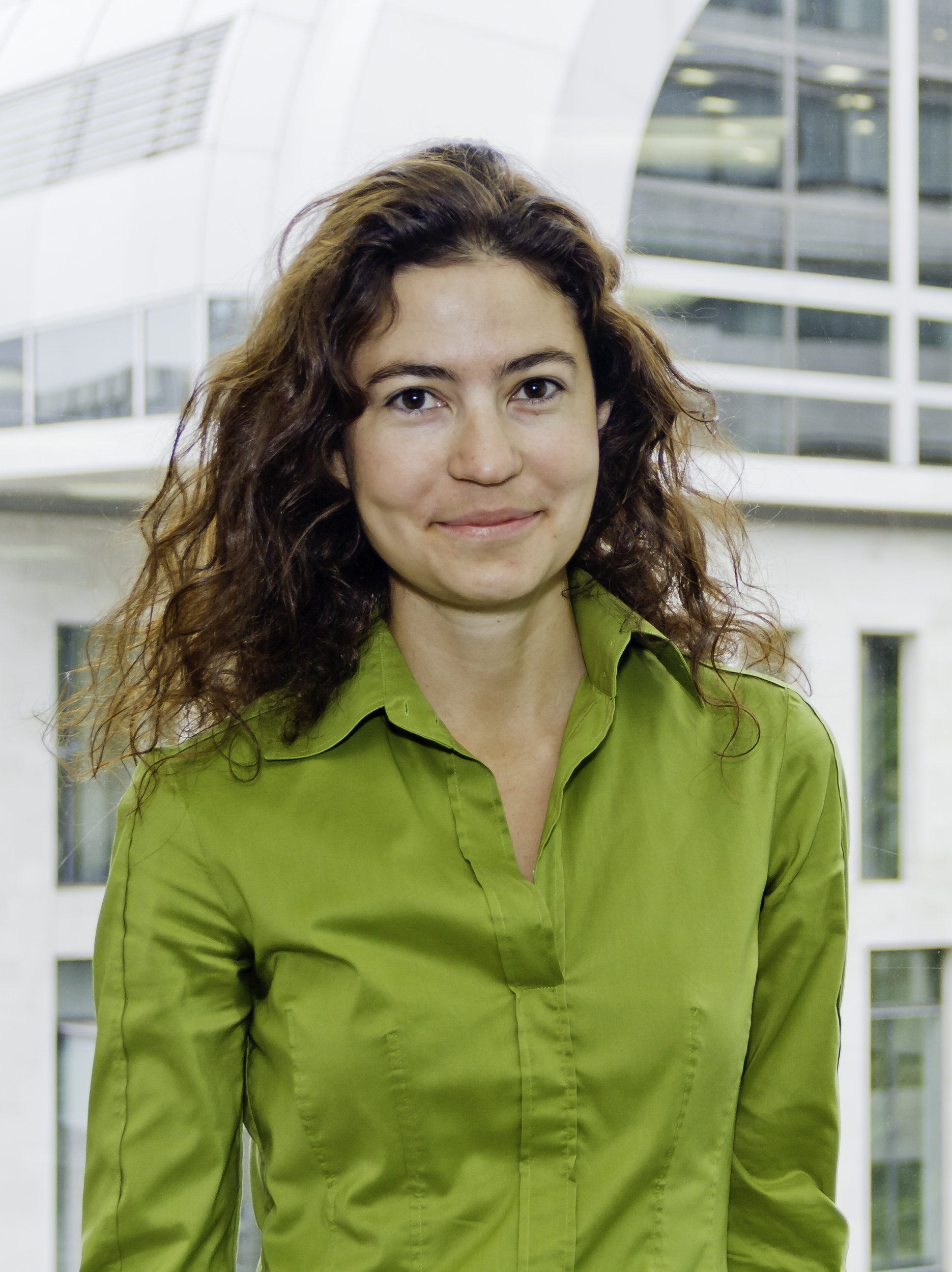 001_professional-headshot-photographer-surrey.jpg