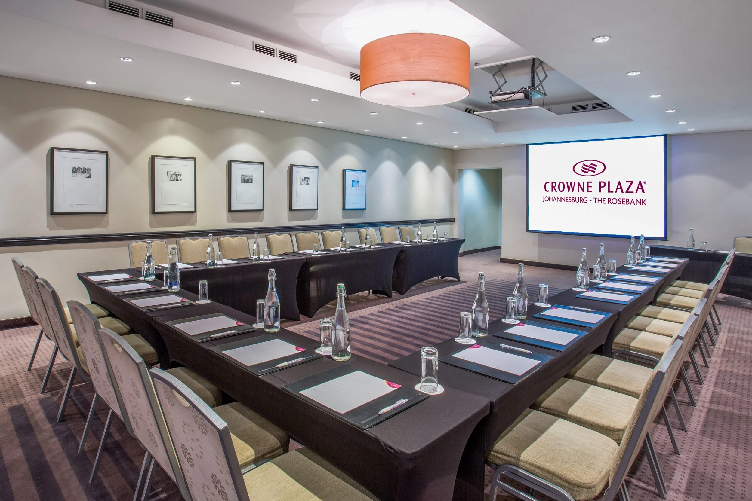 dinar-room-u-shape-crowne-plaza-johannesburg-south-africa.jpg