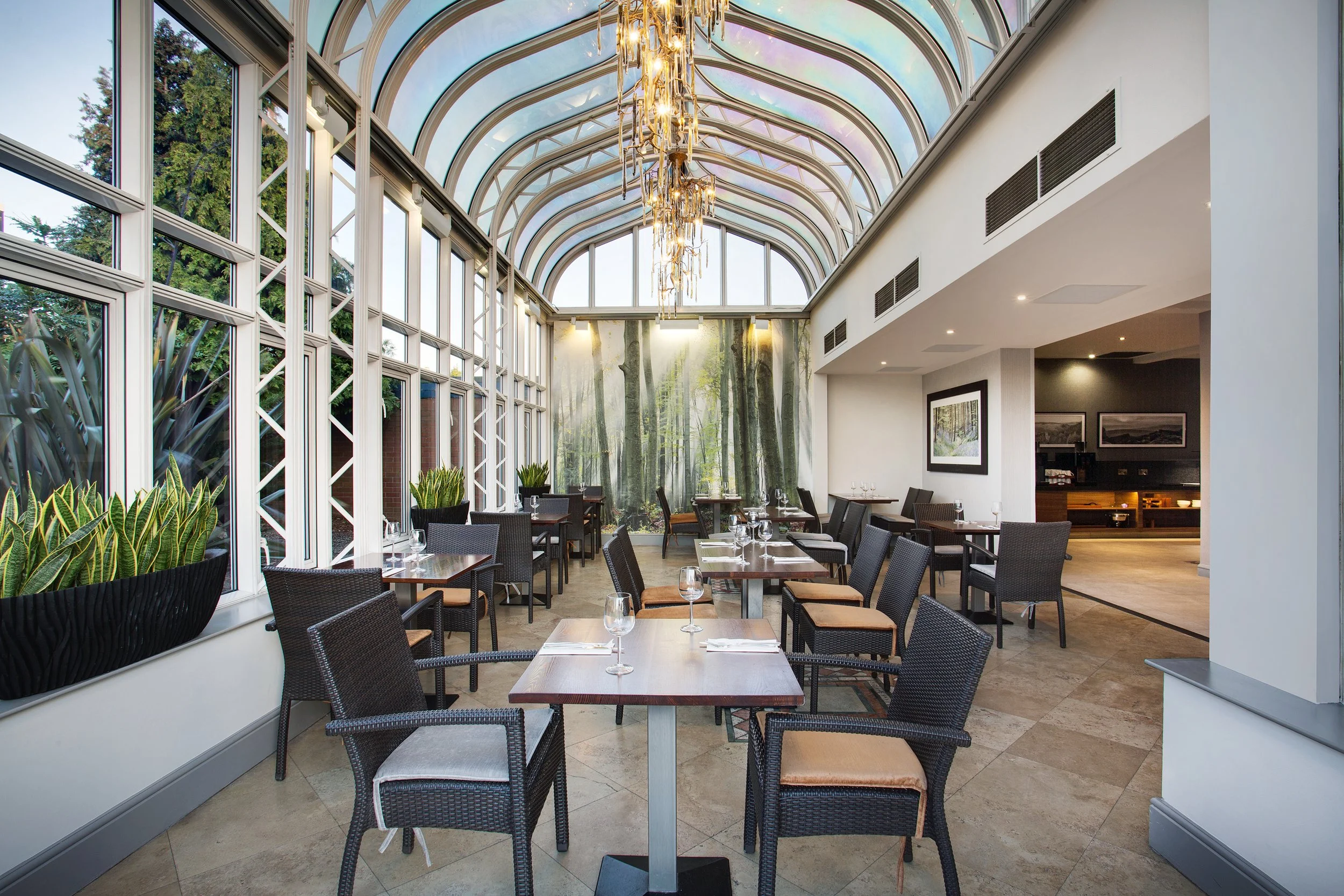 conservatory-011-jurys-inn-east-midlands-airport.jpg