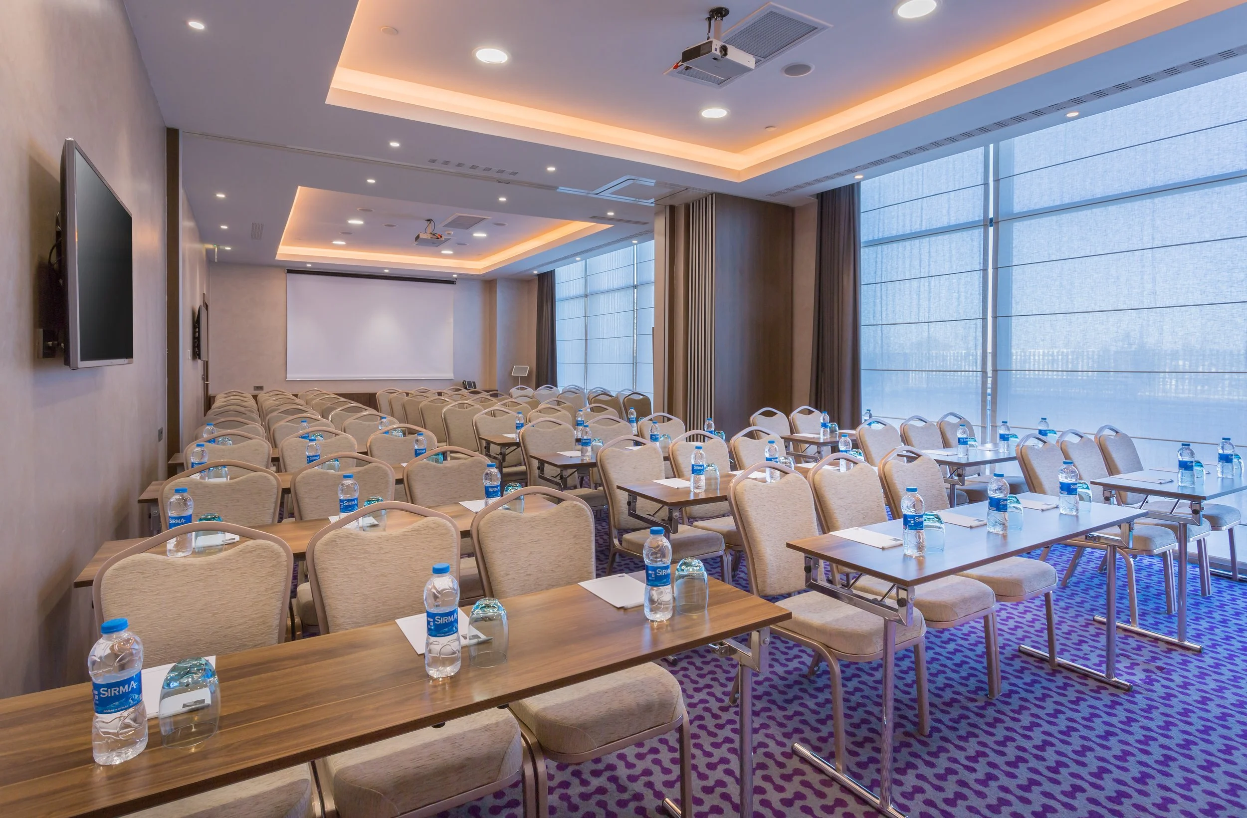 meeting-room_hampton-by-hilton-samsun-turkey_hotel-photographer-england.jpg
