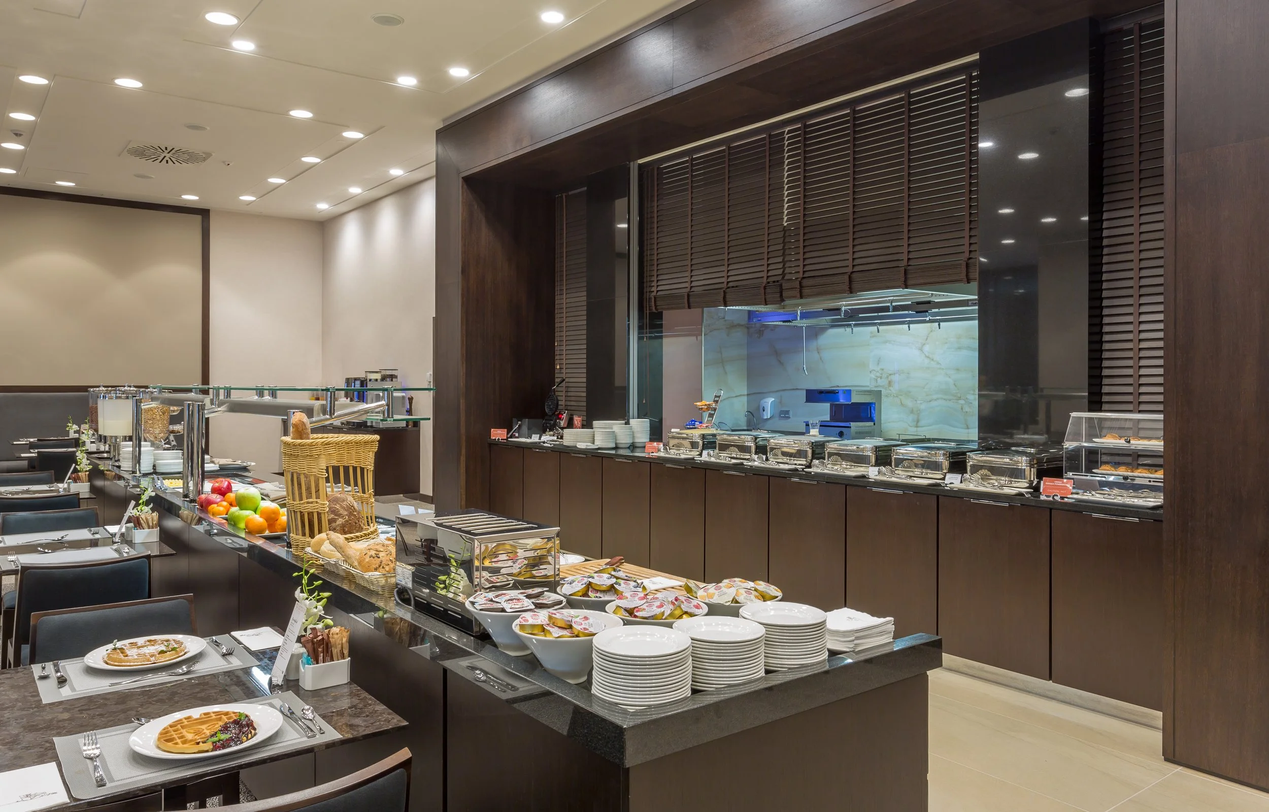 breakfast-buffet-waffle-view-hampton-by-hilton-krakov-poland.jpg