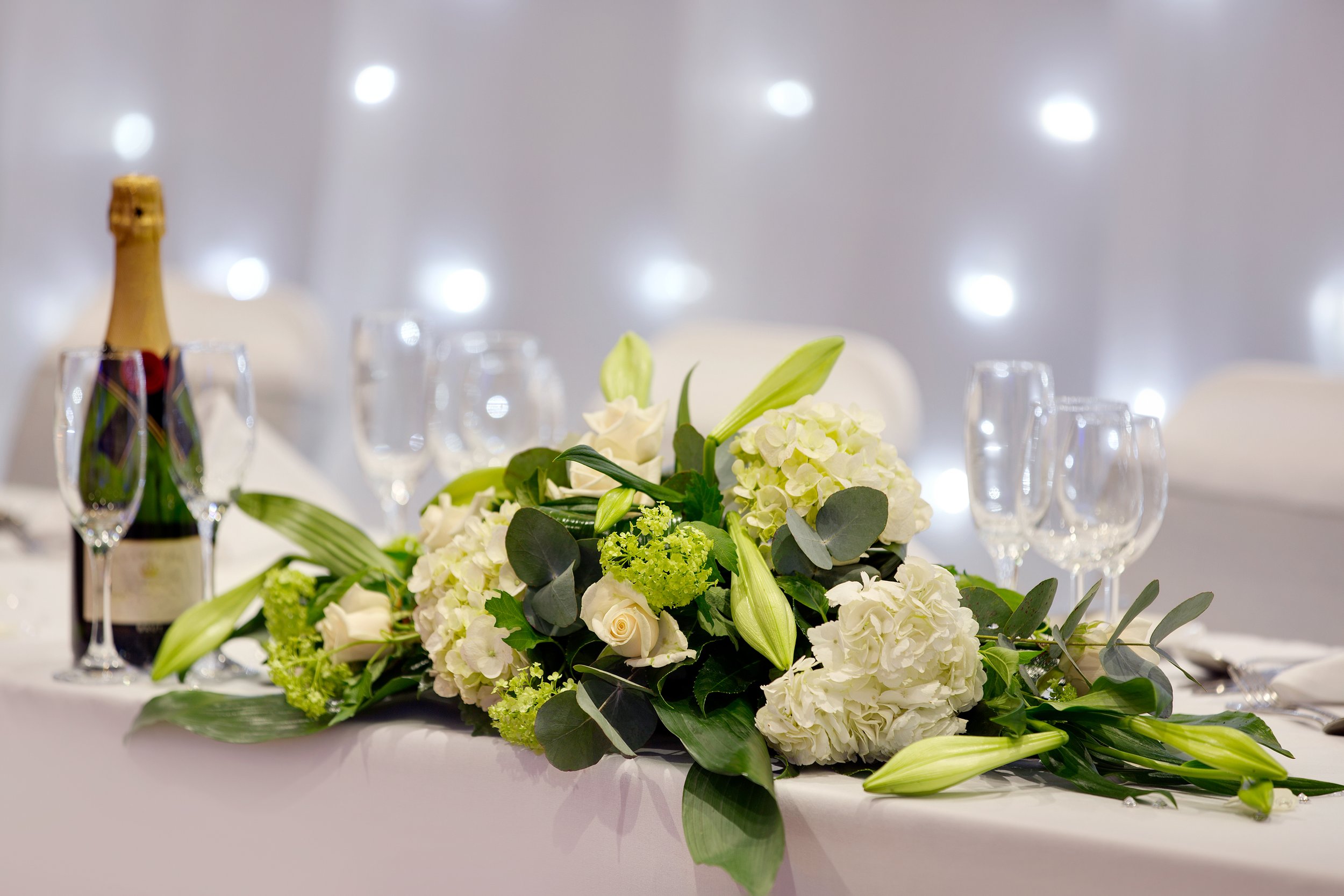wedding-top-table-decoration-jurys-inn-brighton-sussex.jpg
