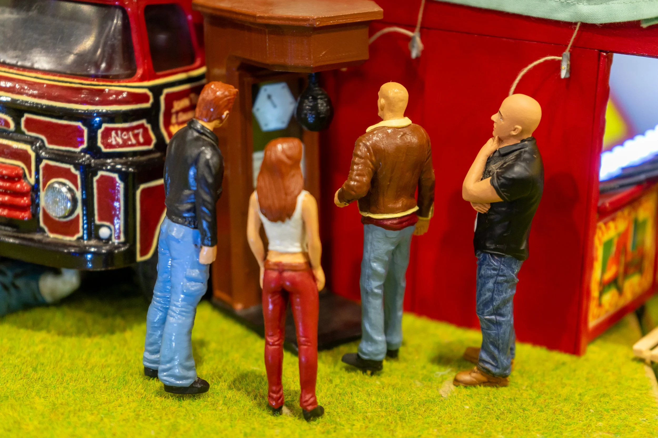 Fairground figures at boxing game – Hollycombe Mega Model Weekend – Event Photography by Sequoia Studios