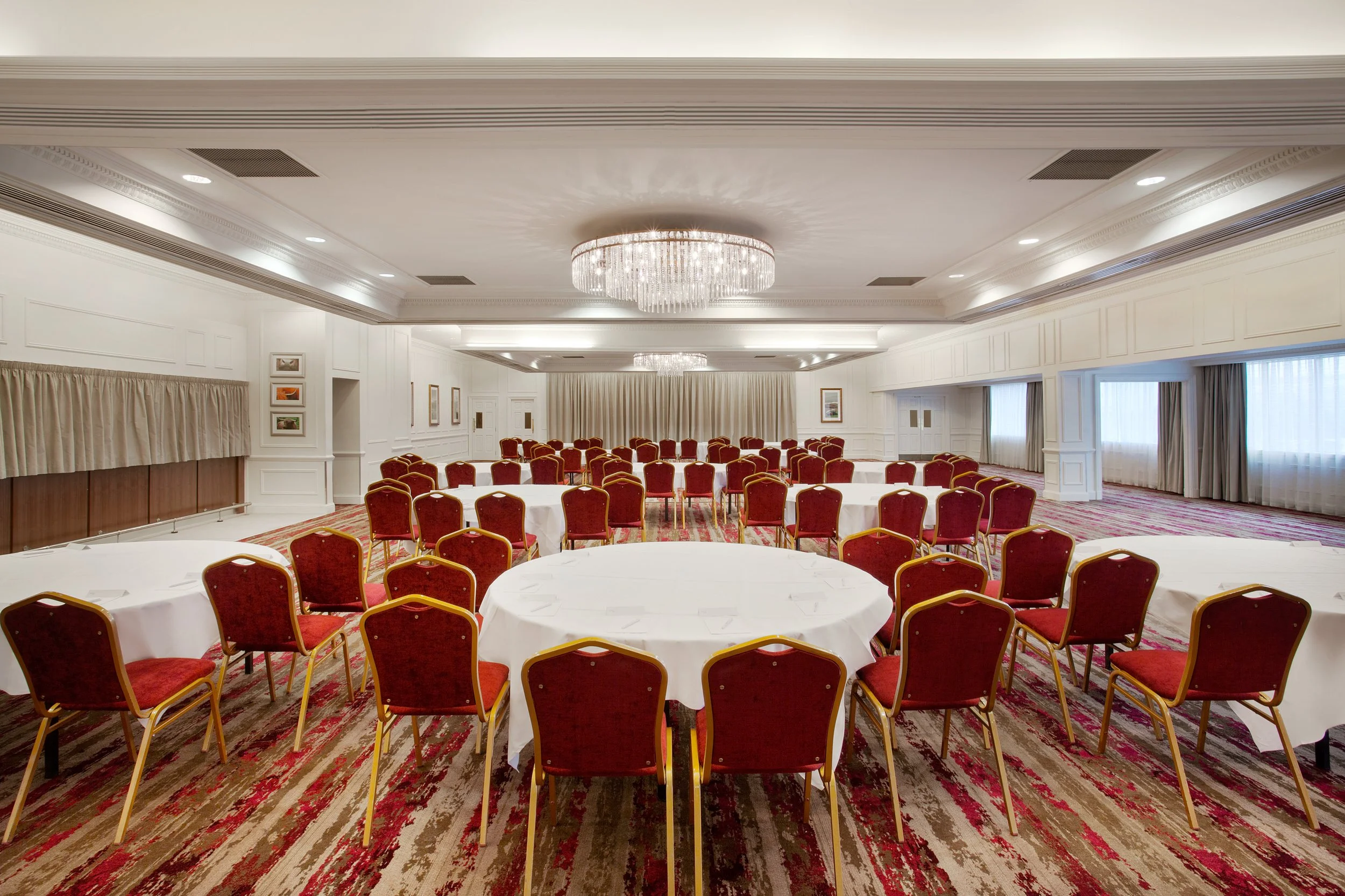 ballroom-cabaret-jurys-inn-glasgow-scotland.jpg