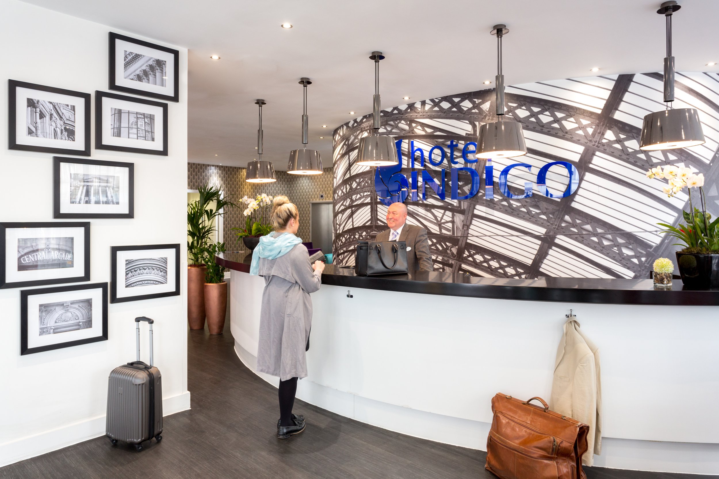 front-desk-with-staff_hotel-indigo-newcastle_hospitality-photographer-england.jpg