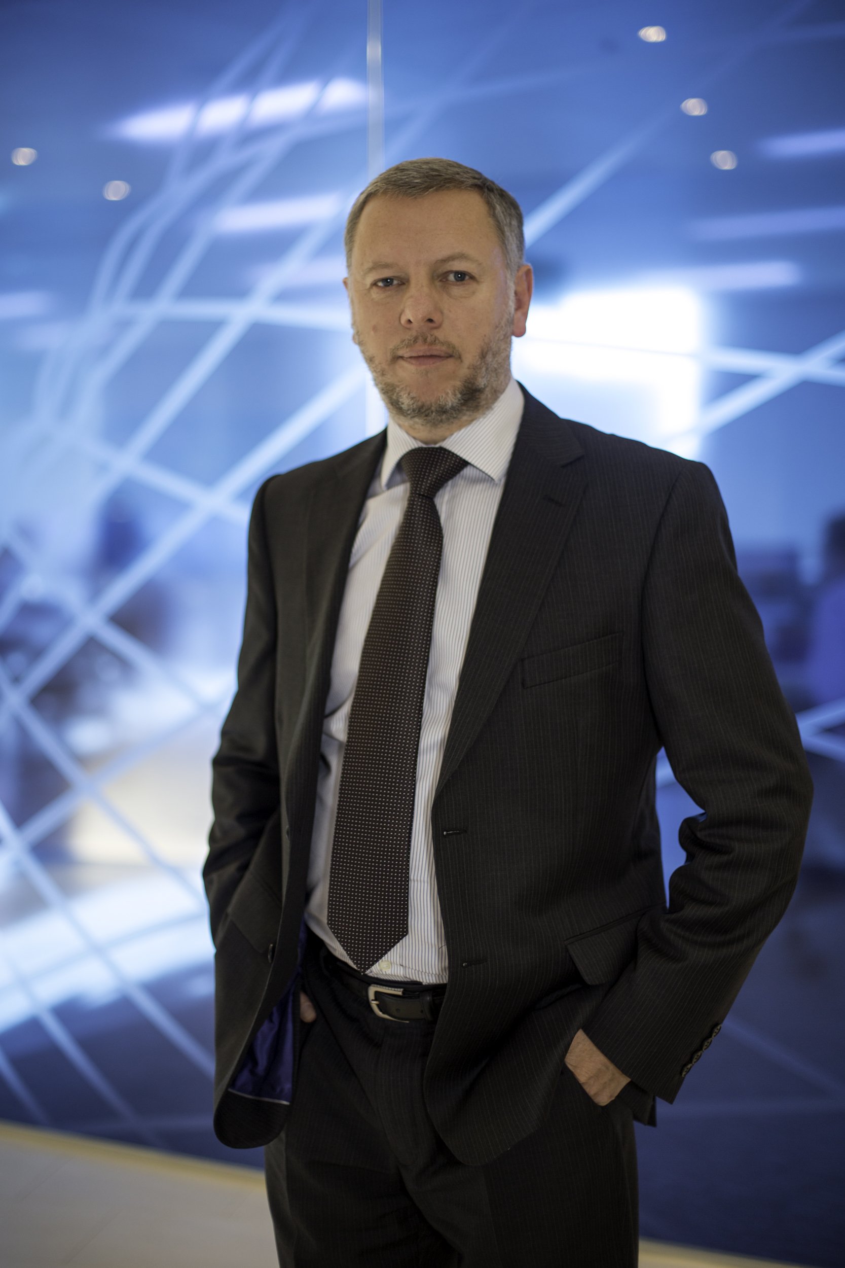 professional-linkedin-portrait-photographer-surrey_023.jpg